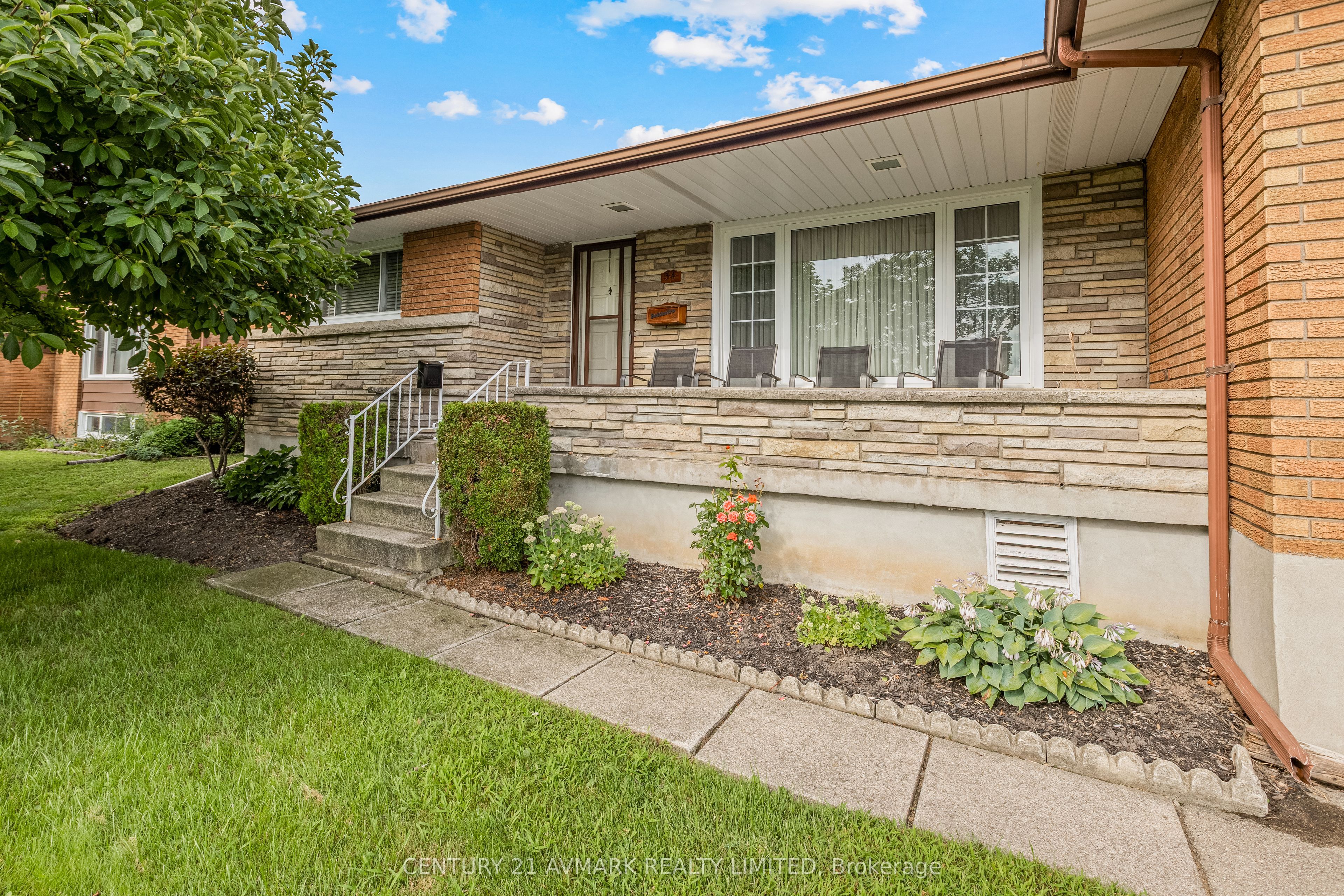 54 Classic Avenue, Welland, ON L3B 1P5 photo 4