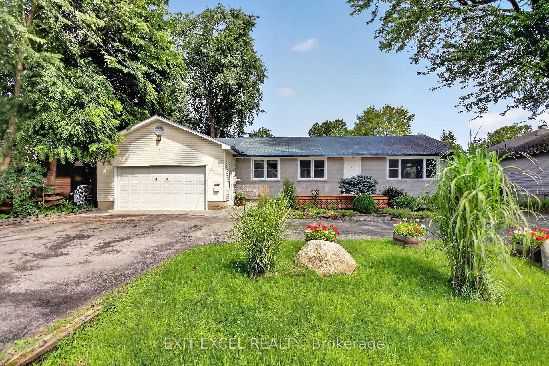 44 Colonel Murray Street, Stittsville - Munster - Richmond, ON K0A 2Z0 photo 2
