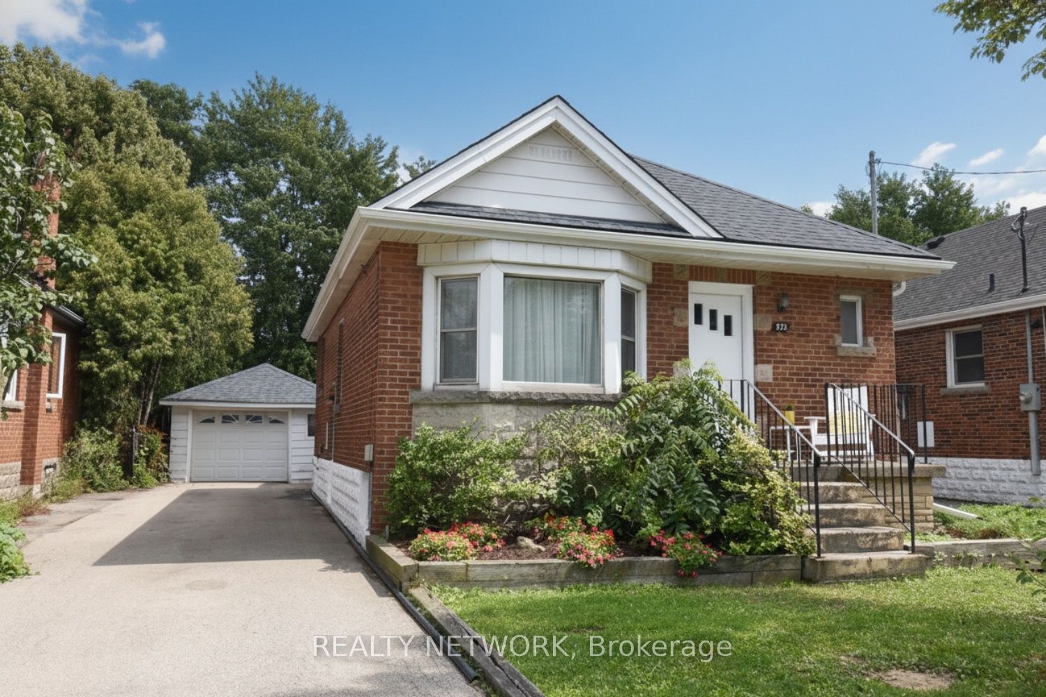 575 Upper Wentworth Street, Hamilton, ON L9A 4V1 photo 3