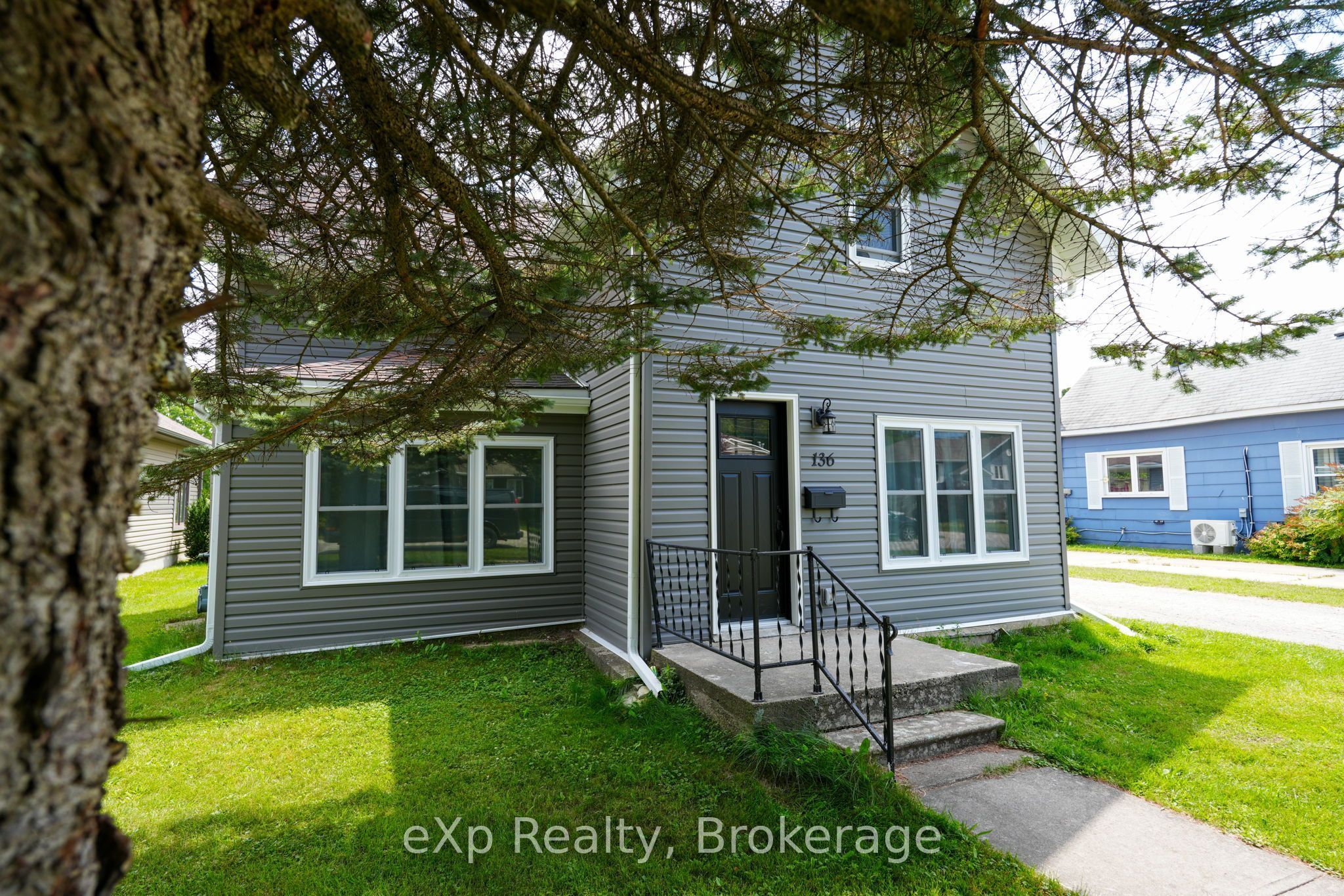 136 Breadalbane Street S, Saugeen Shores, ON N0H 2L0 photo 3