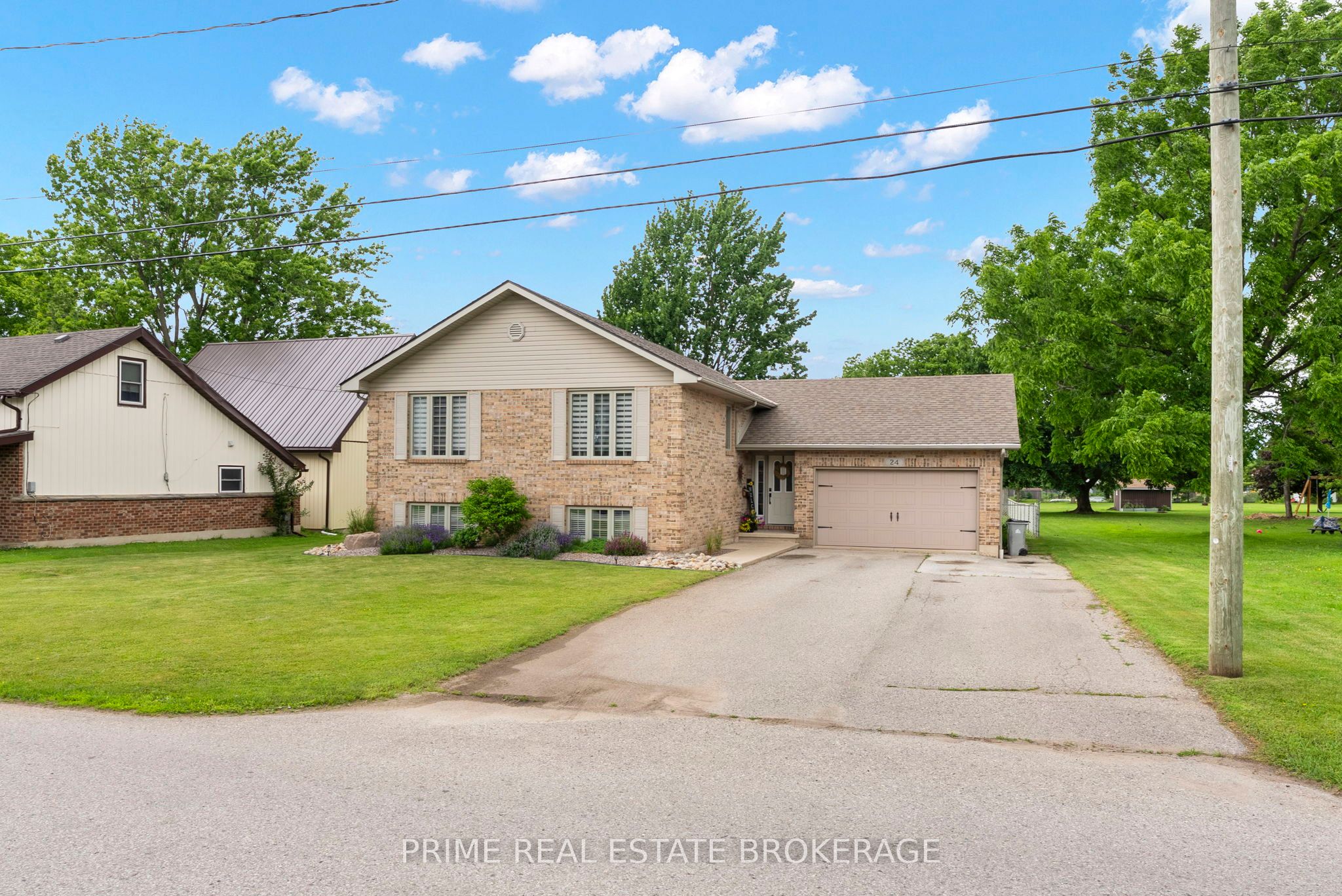 24 Queen Street W, Lambton Shores, ON N0N 1J0 photo 2
