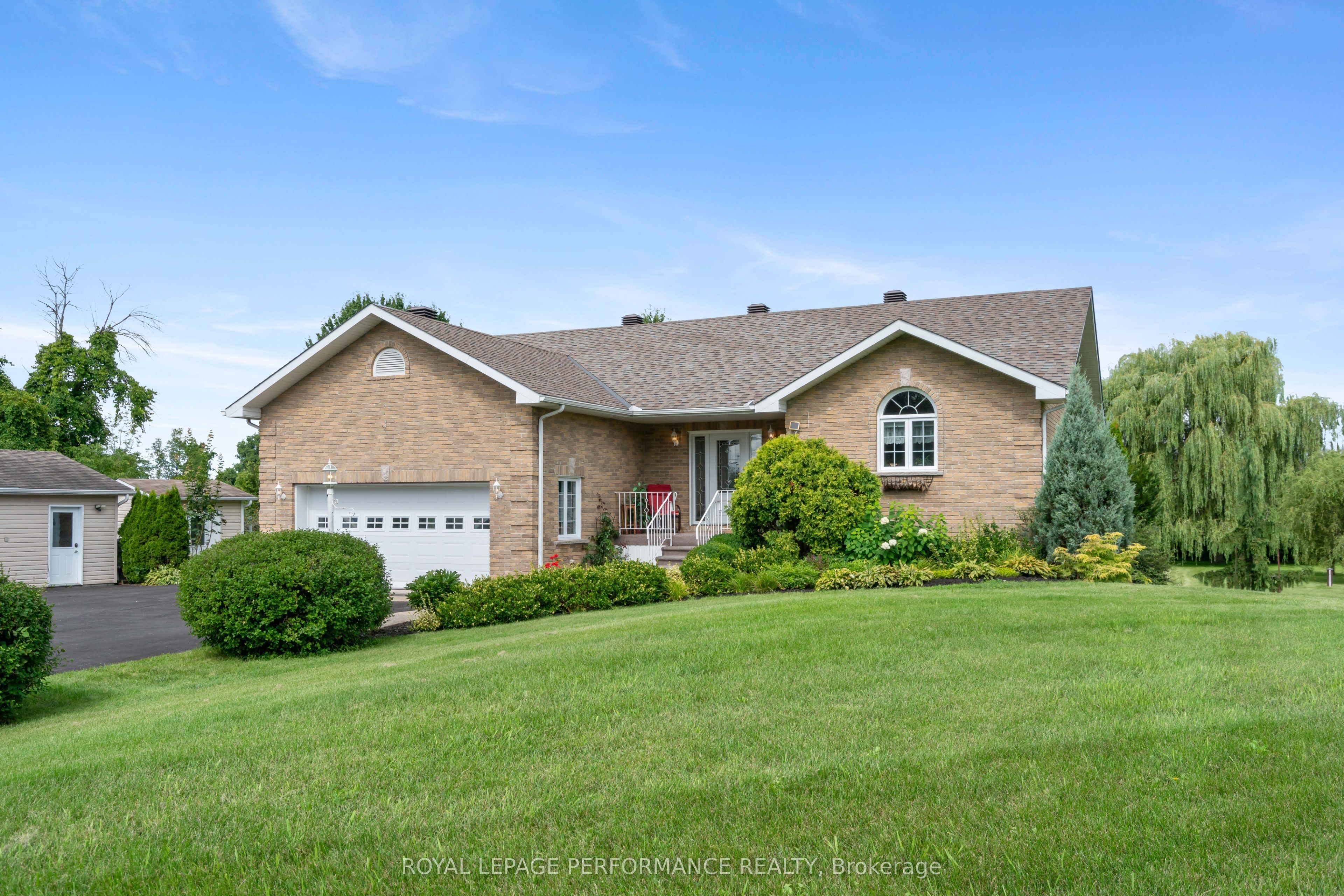 18245 Tyotown Road, South Glengarry, ON K6H 7S7 photo 3