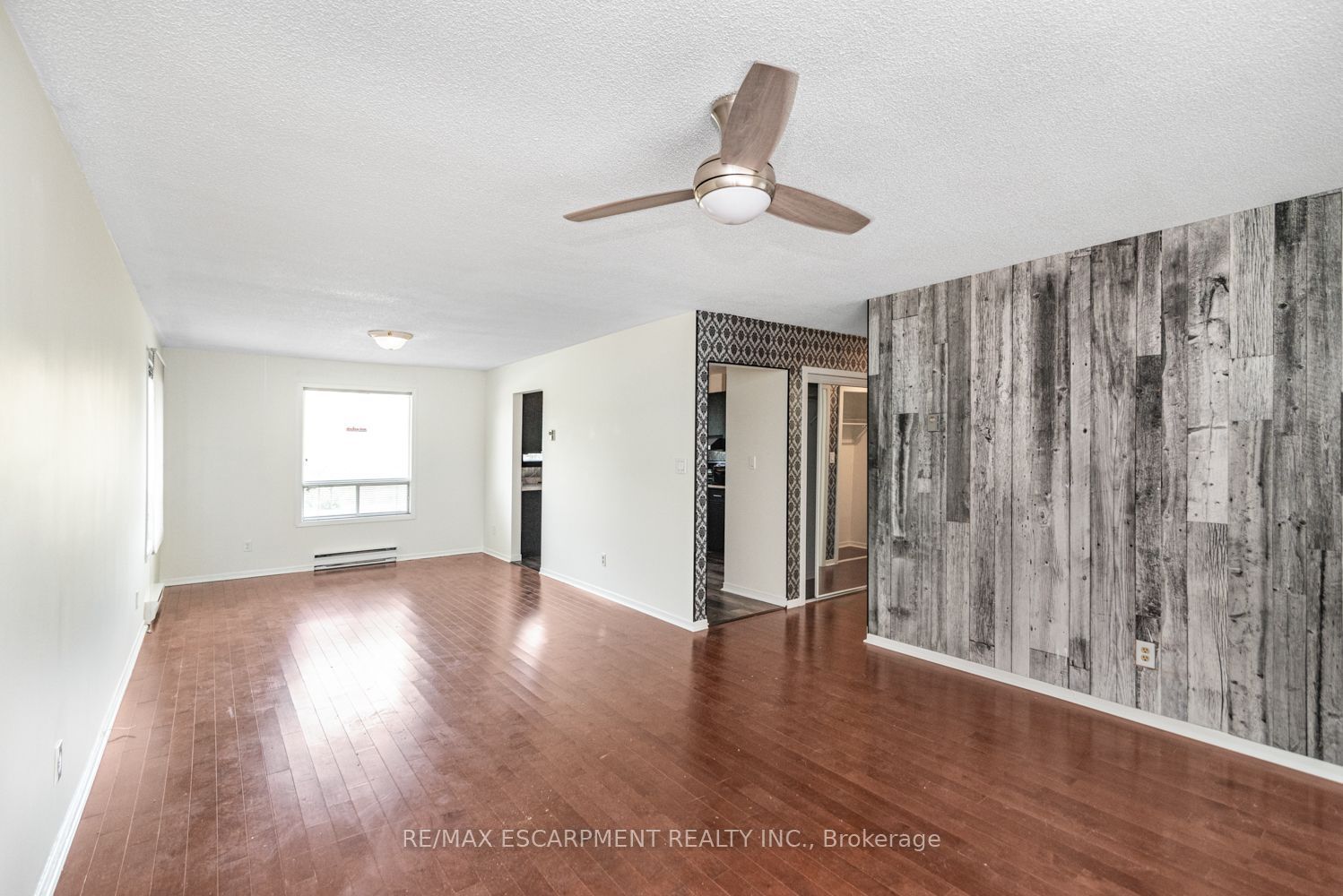 1290 Stone Church Road E Upper, Hamilton, ON L8W 2C8 photo 4