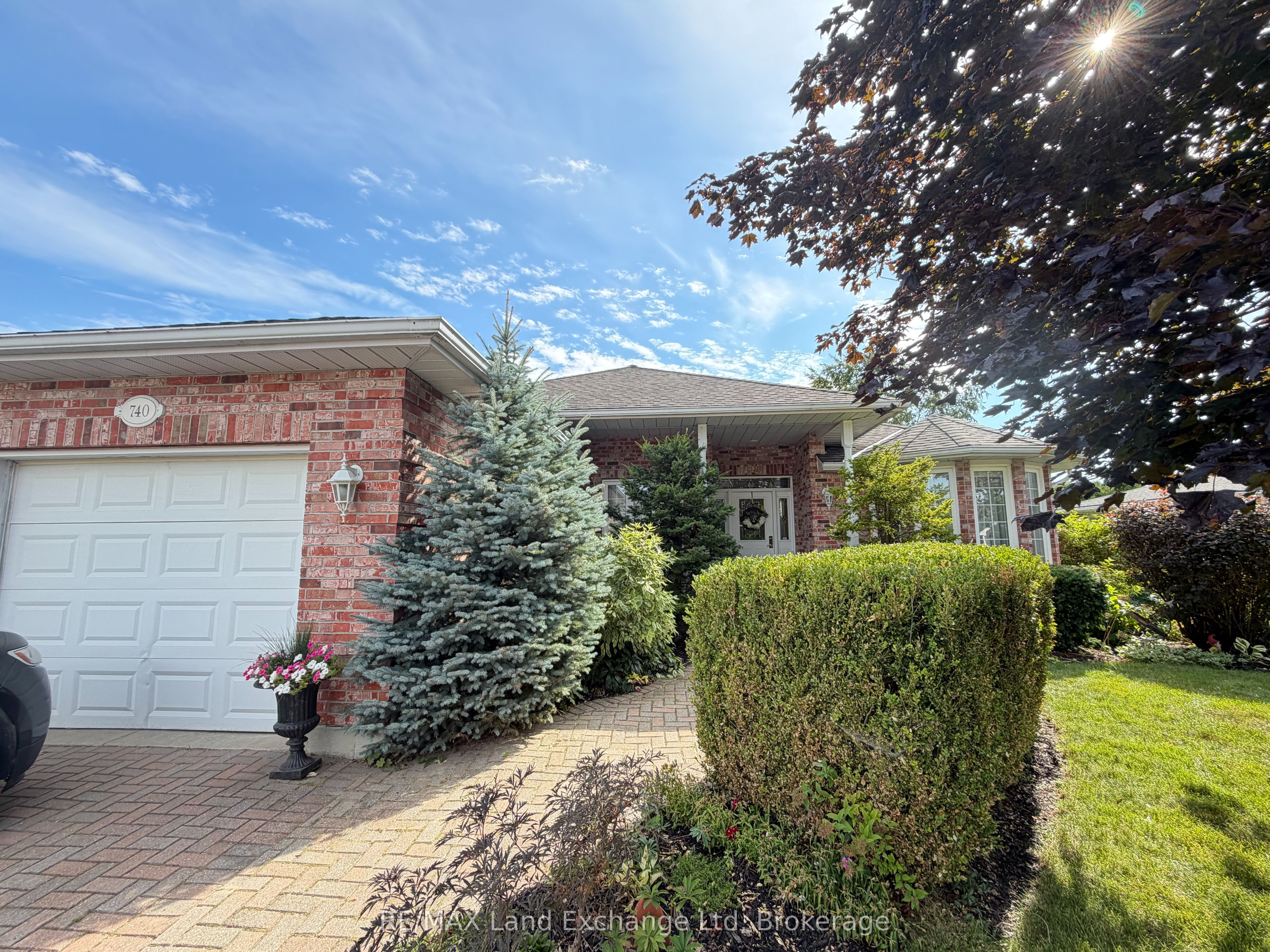740 Scott Street W, North Perth, ON N4W 1J5 photo 2