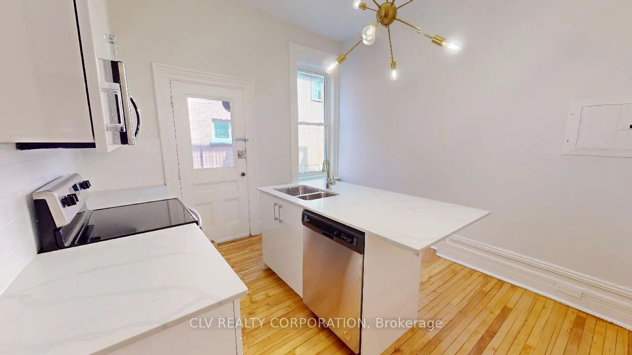 46 Maclaren Street 2, Ottawa Centre, ON K2P 0K4 photo 3