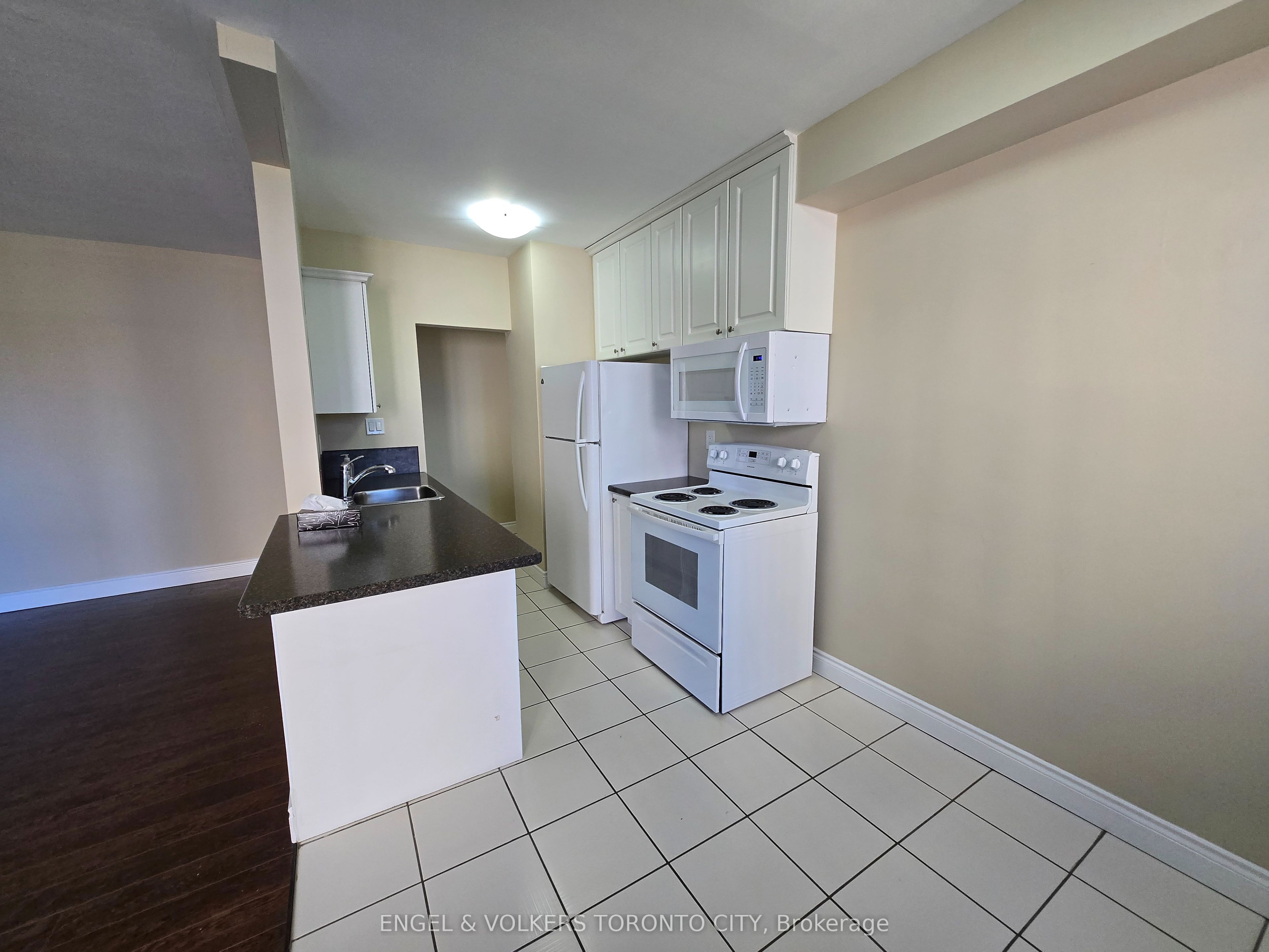 416 E 42nd Street 207, Hamilton, ON L8T 3A9 photo 3
