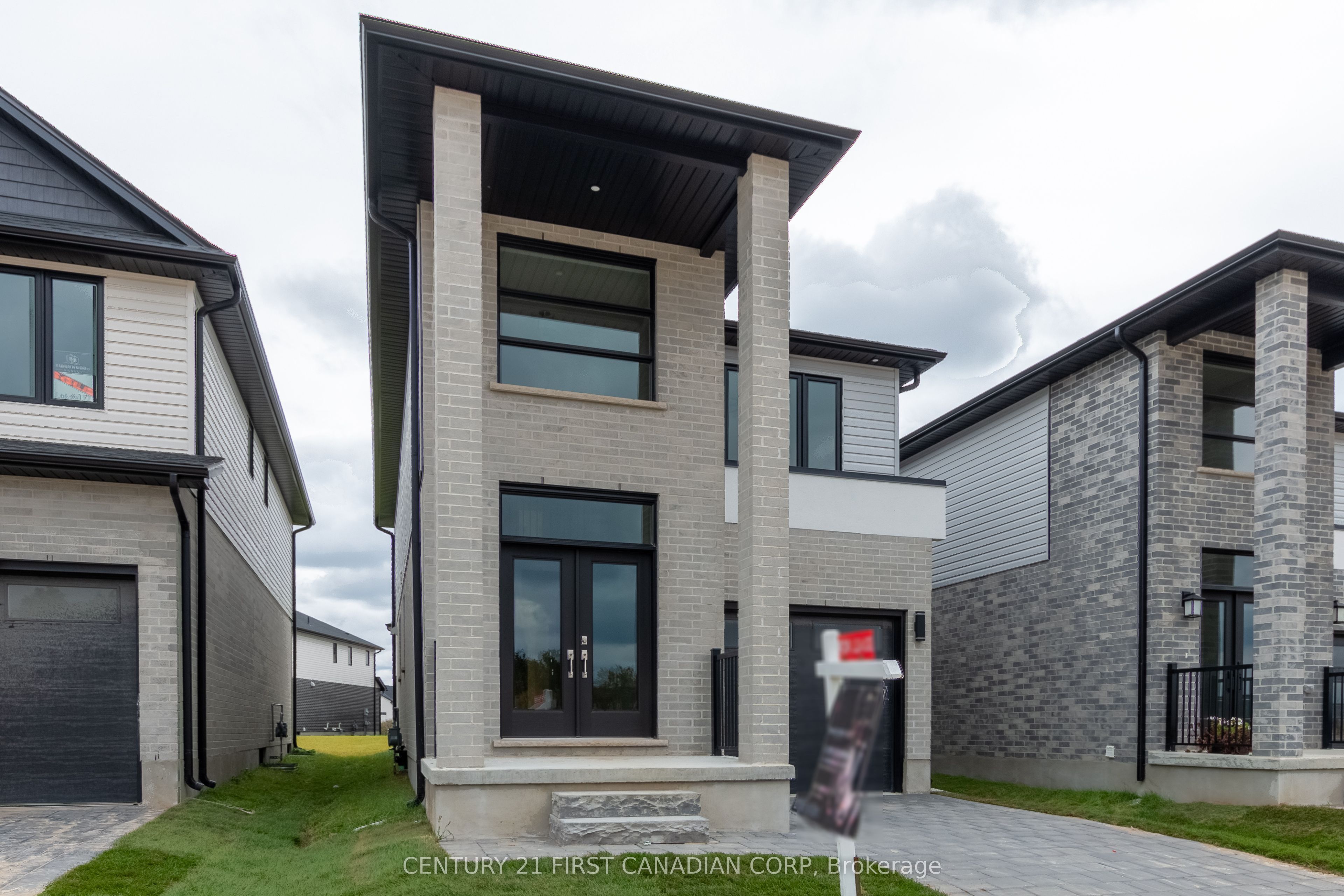 6453 Royal Magnolia Avenue, London South, ON N6P 0K2 photo 2