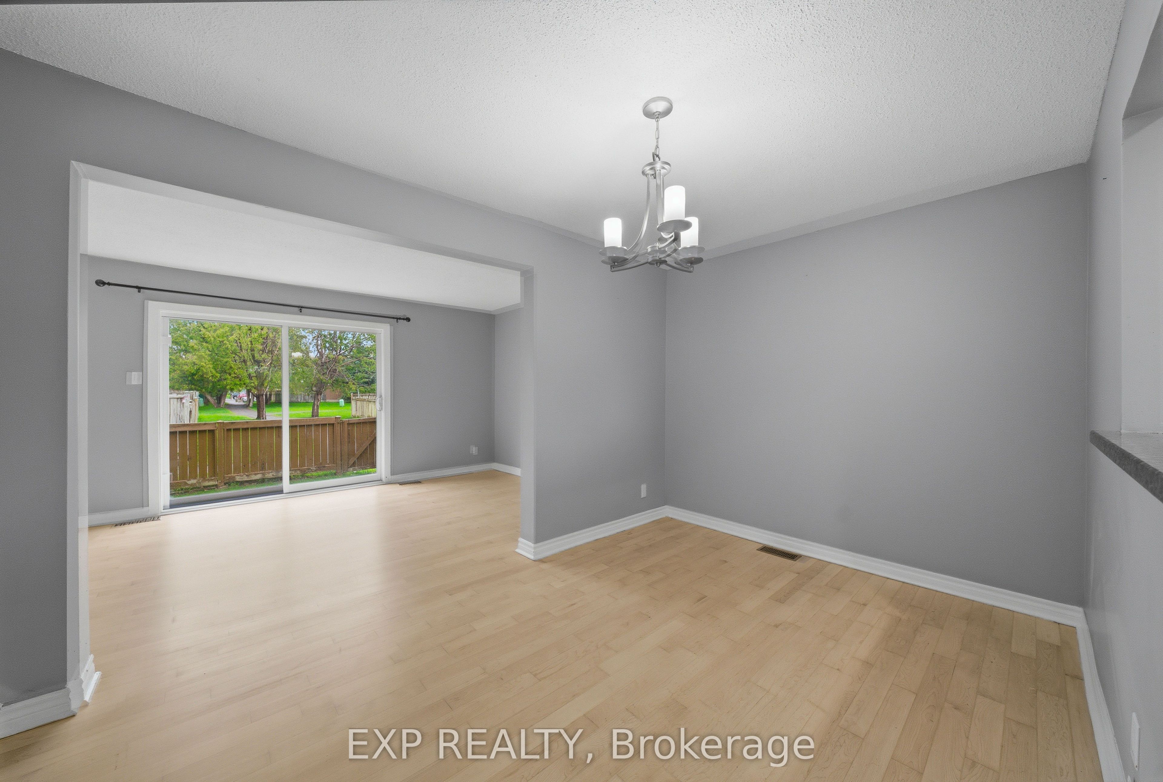 1713 Heatherington Road, Hunt Club - South Keys and Area, ON K1V 8T8 photo 3