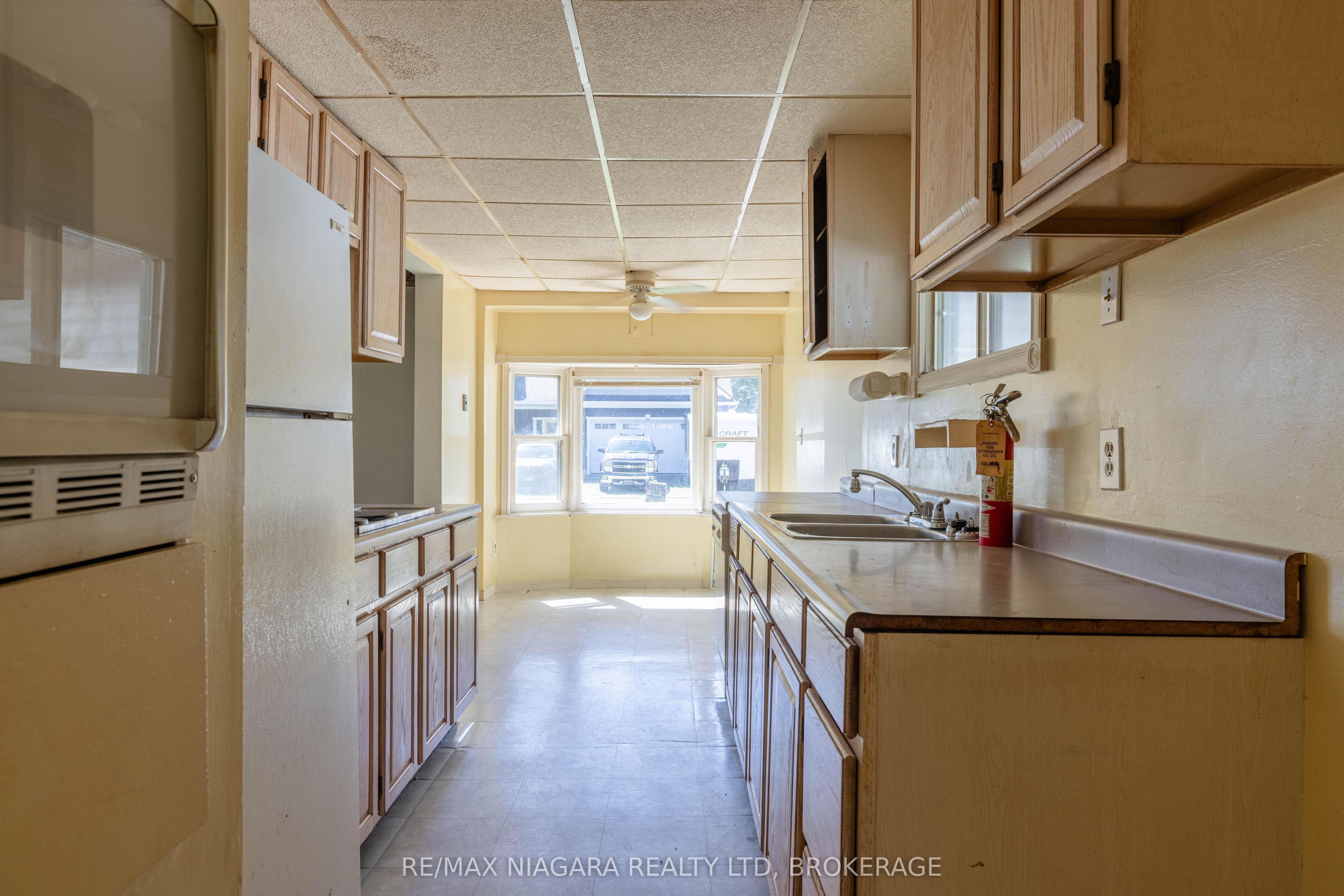 30 A Avenue, Fort Erie, ON L2A 1C9 photo 5