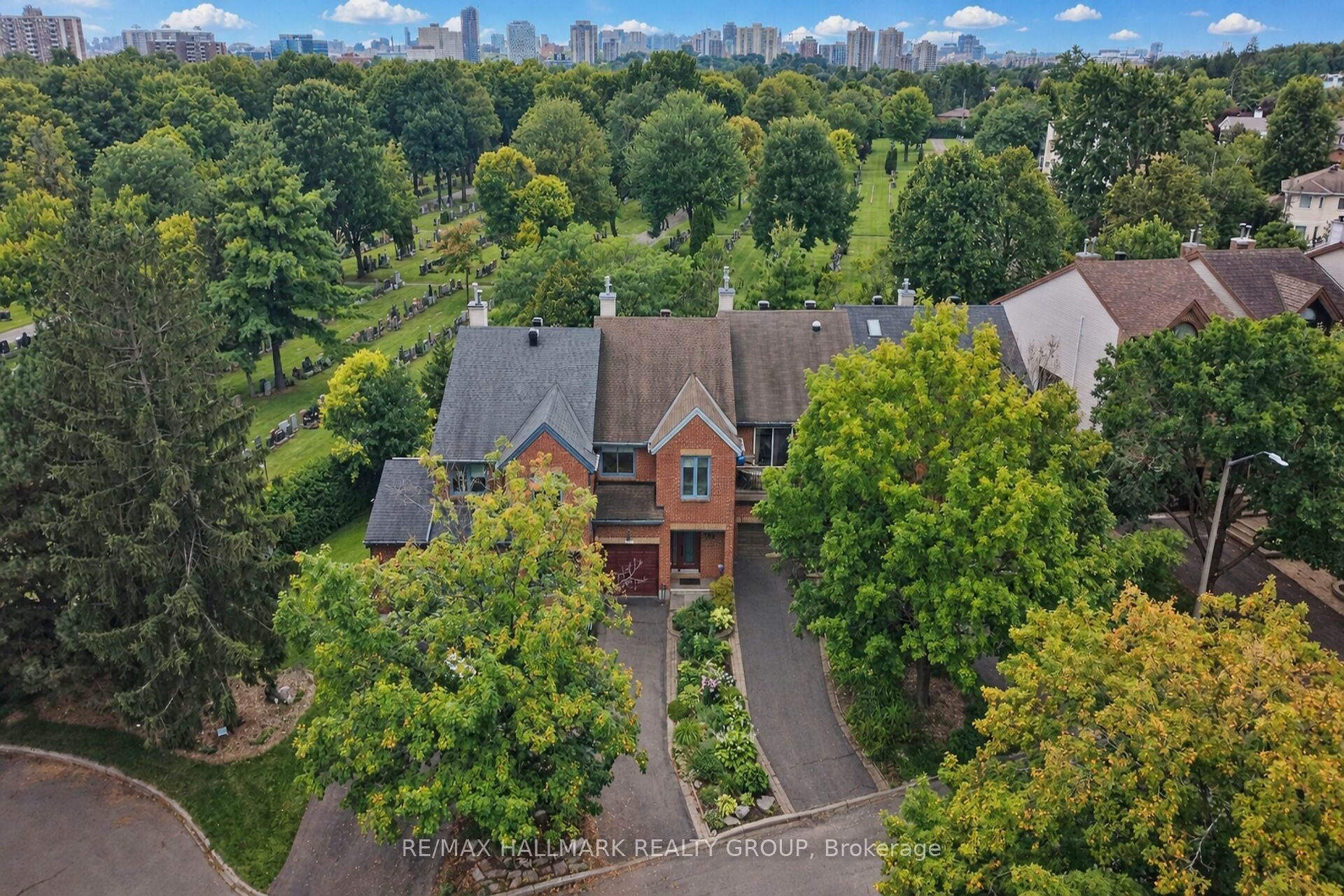137 Dunbarton Court, Manor Park - Cardinal Glen and Area, ON K1K 4L6 photo 2