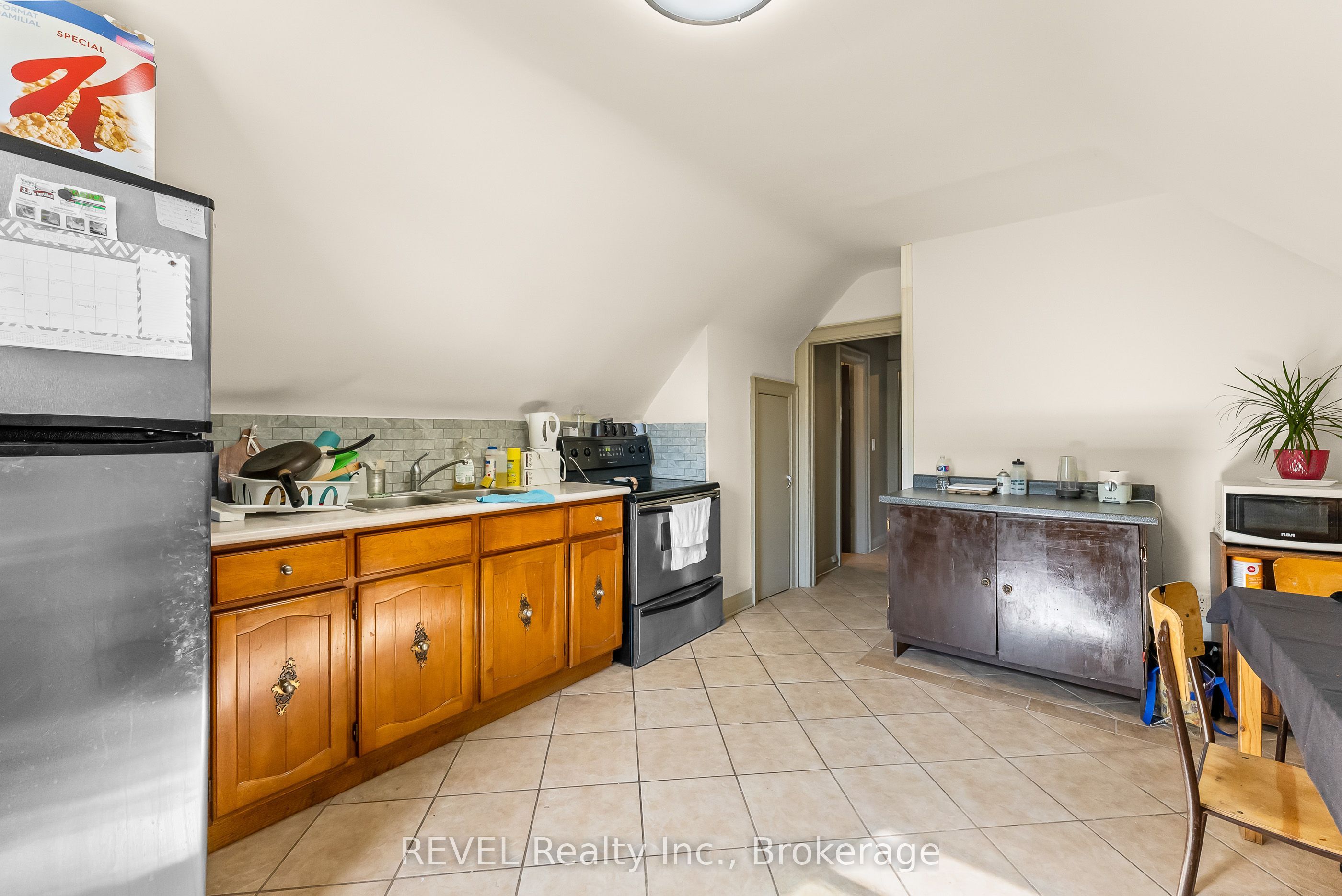 28 Division Street upper, St. Catharines, ON L2R 3G2 photo 4