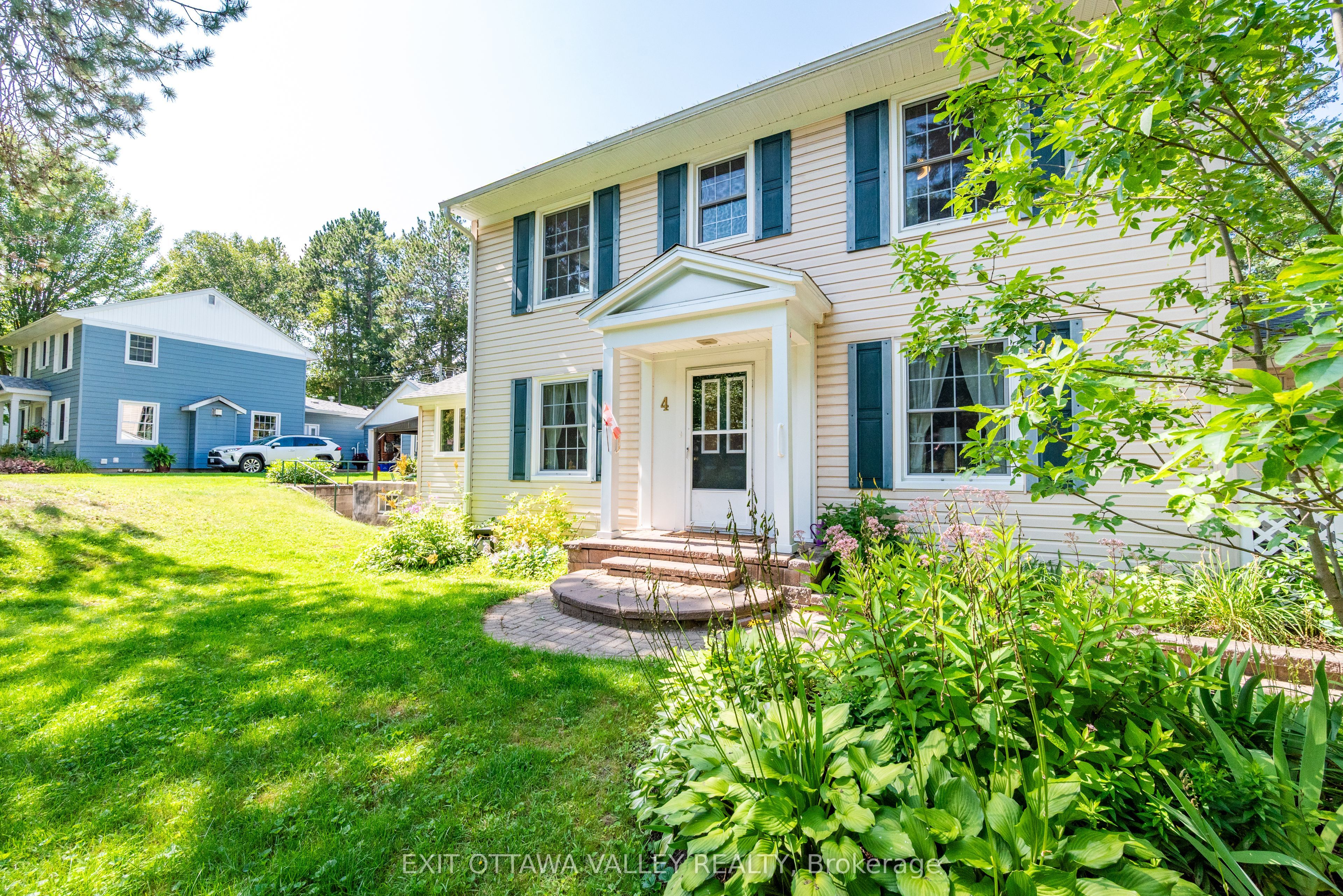 4 MacDonald Street, Deep River, ON K0J 1P0 photo 2