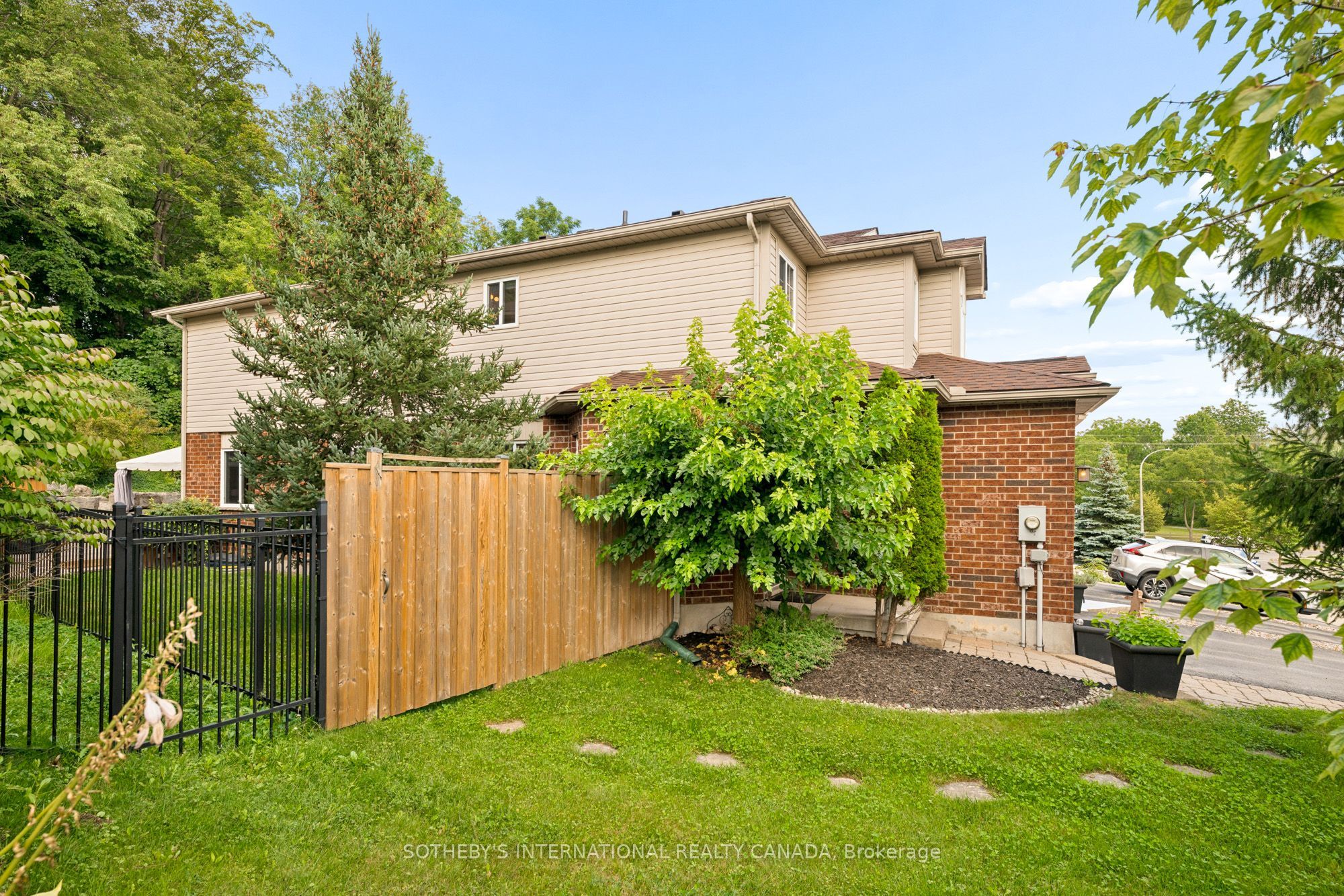 131 Upper Mercer Street, Kitchener, ON N2A 4N2 photo 3