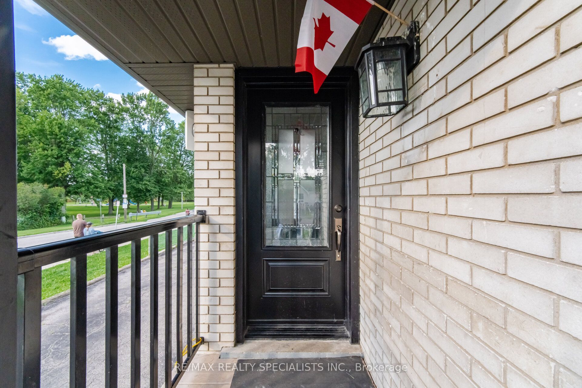 60 Elmwood Avenue, Cambridge, ON N1R 4Y2 photo 2