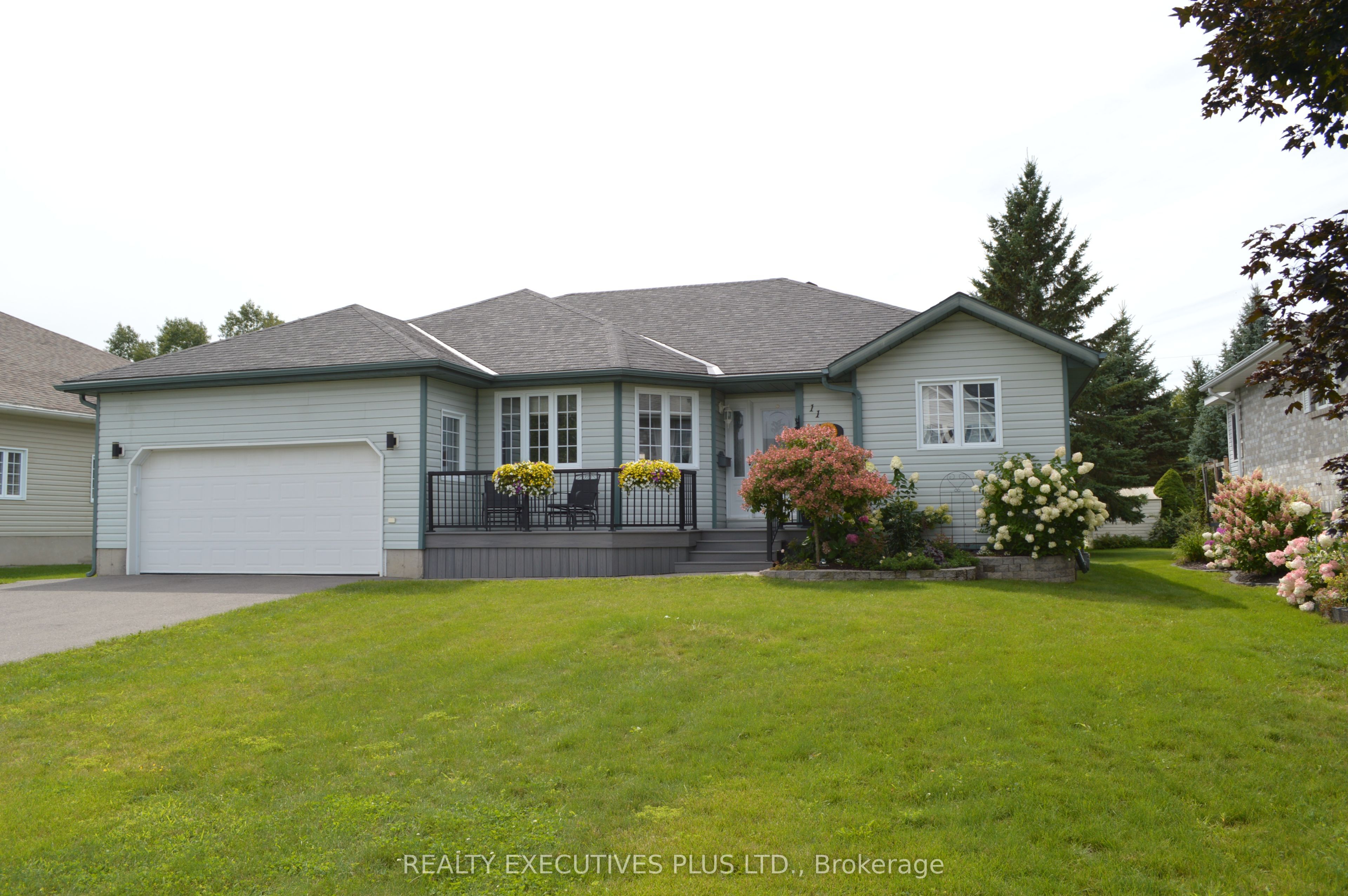 11 Grove Street, South Dundas, ON L8N 1P4