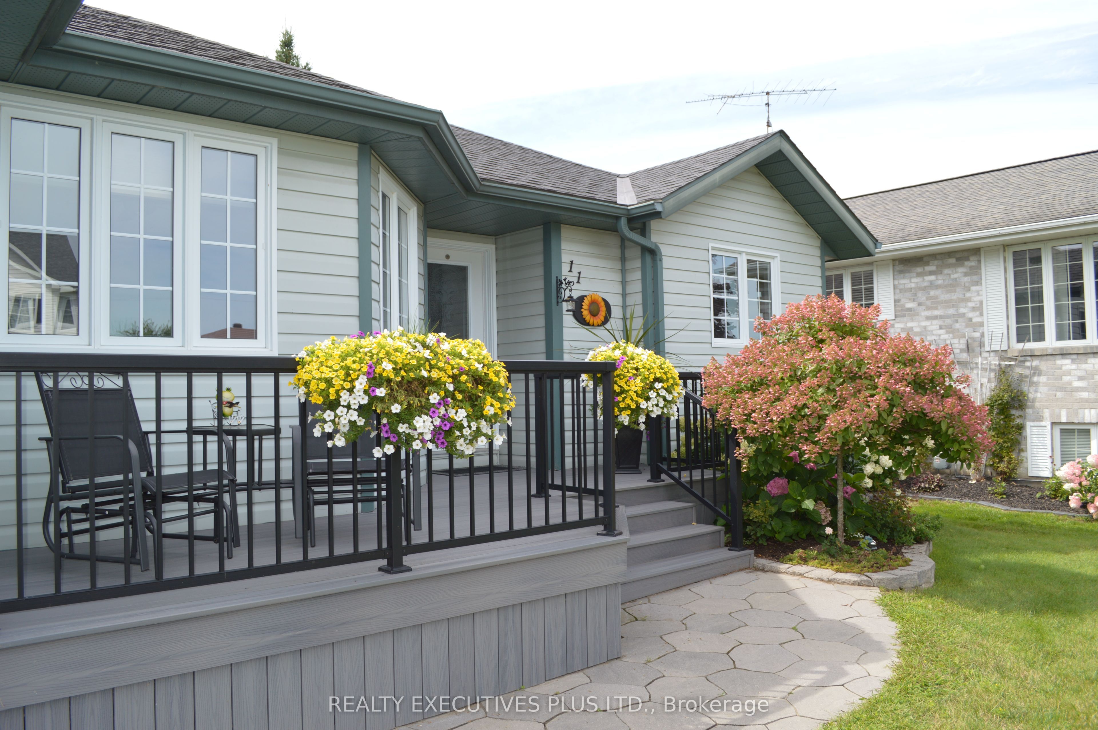 11 Grove Street, South Dundas, ON L8N 1P4 photo 4