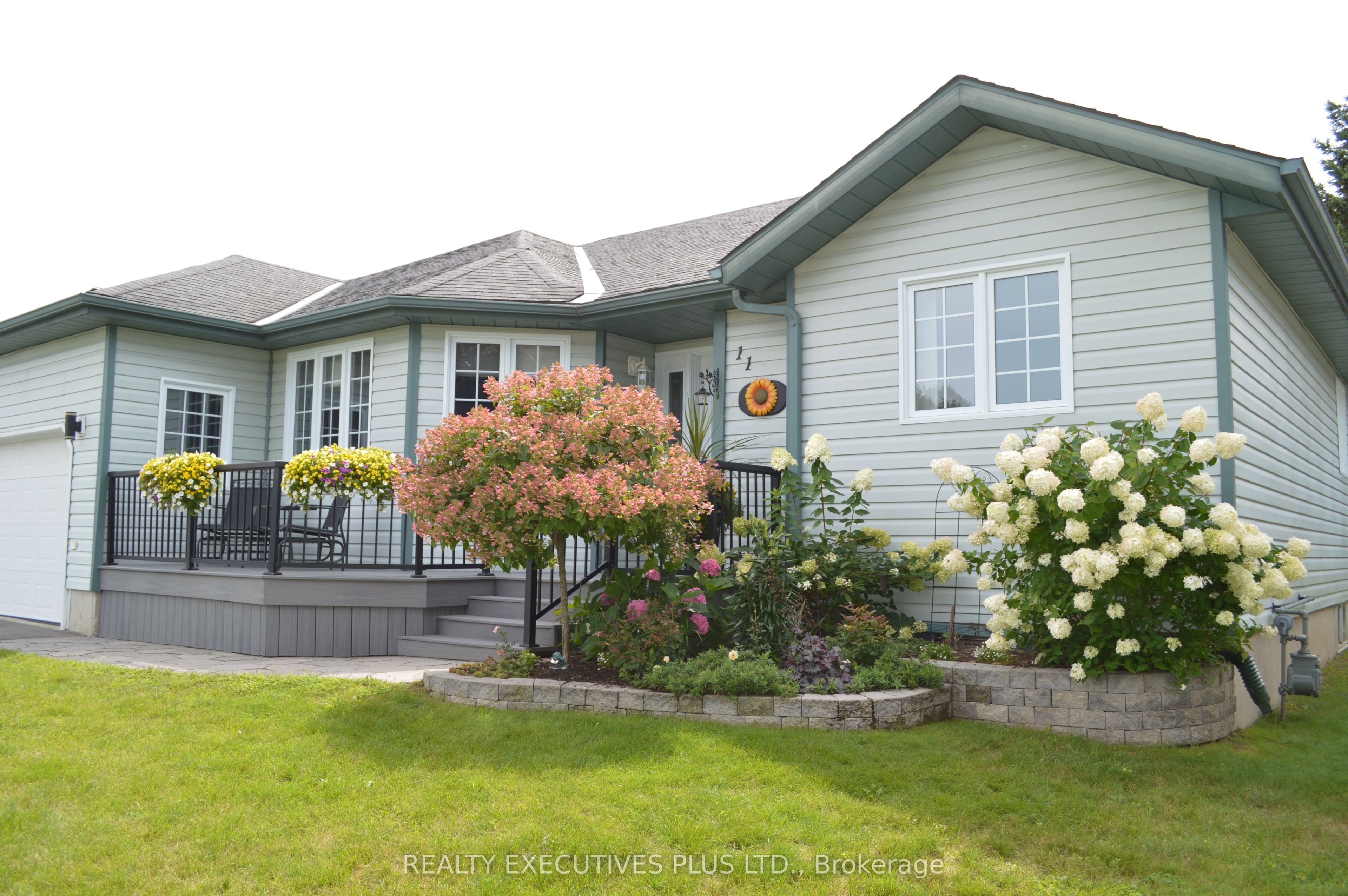 11 Grove Street, South Dundas, ON L8N 1P4 photo 5