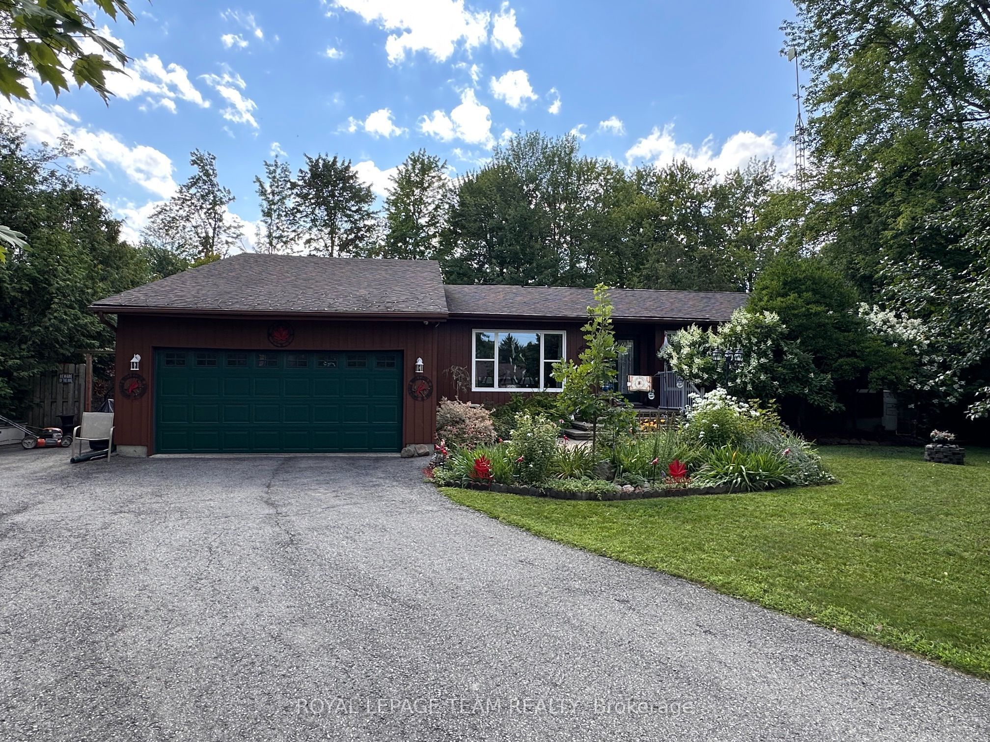 1663 CHRISTINA Crescent, North Dundas, ON K0E 1S0 photo 2