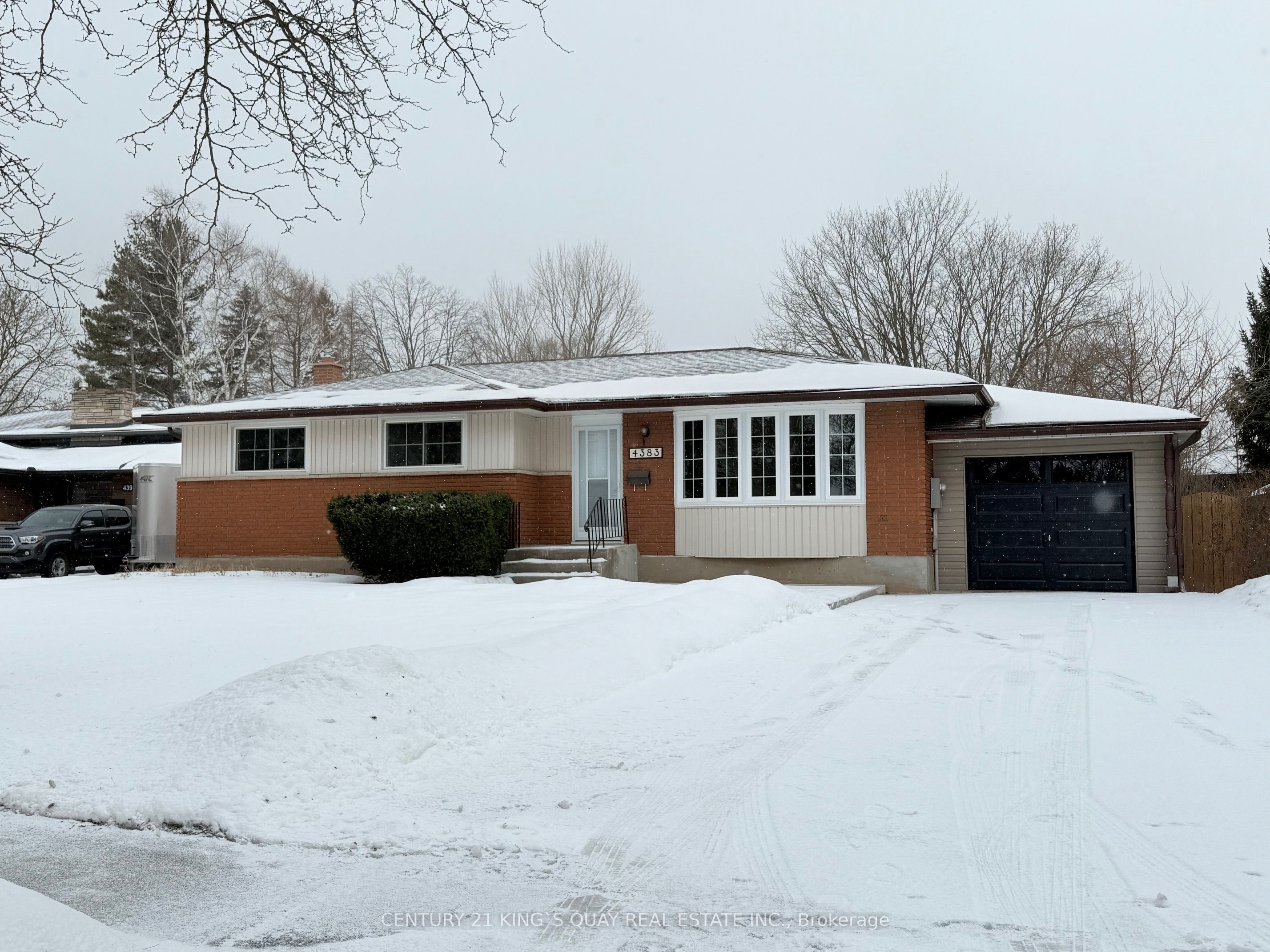4383 Petrie Court Upper, Niagara Falls, ON L2E 6L8 photo 2