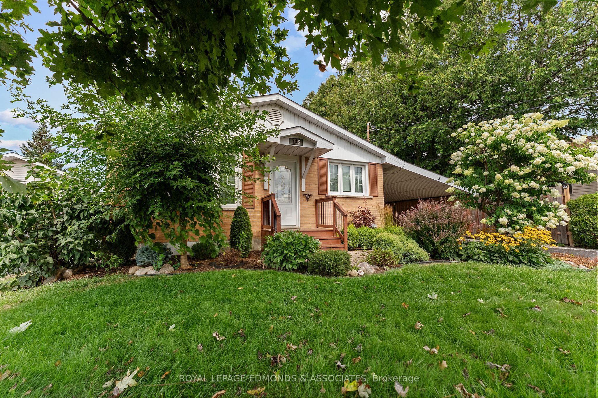 105 Ellis Avenue, Pembroke, ON K8A 2H7 photo 2