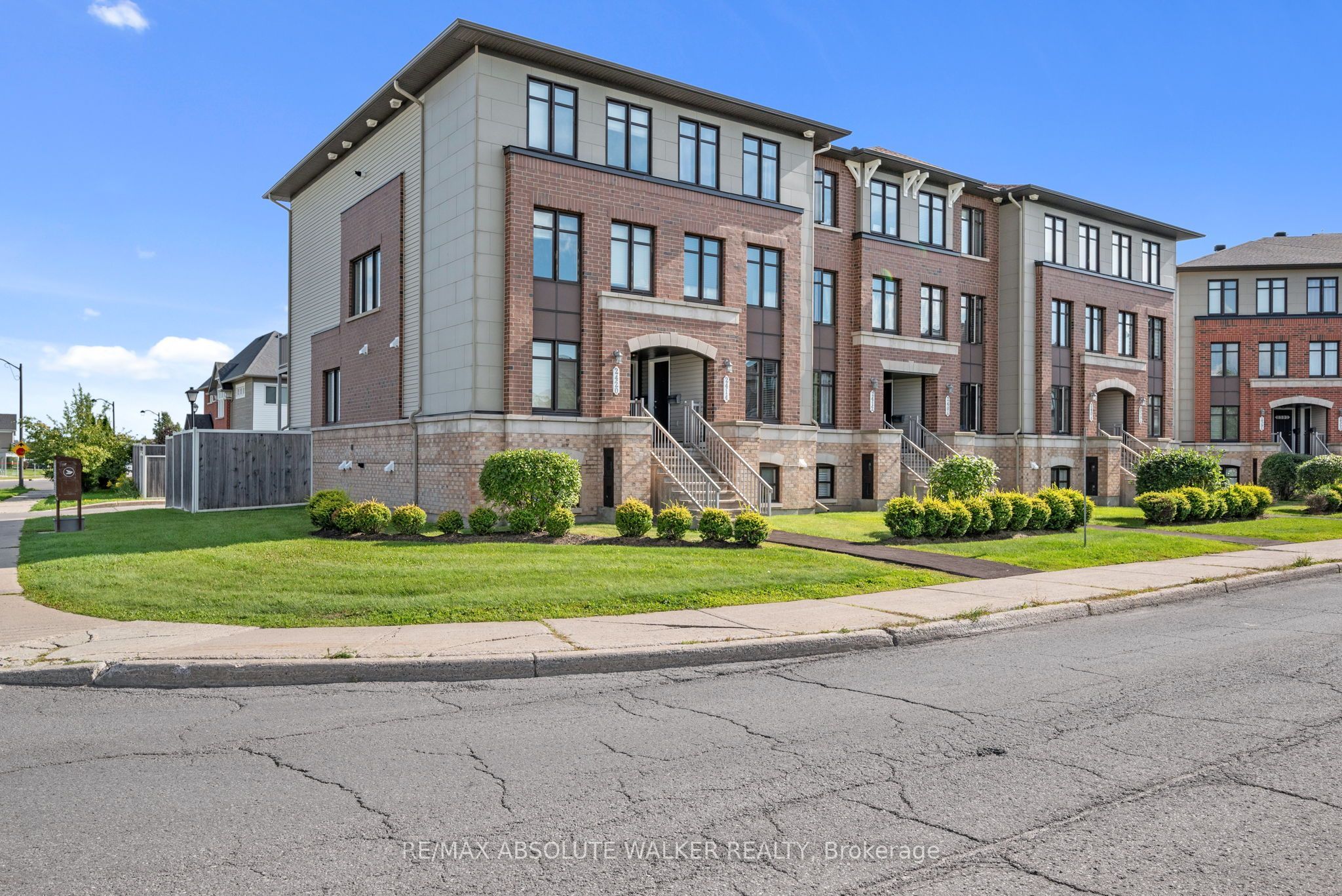 2414 Esprit Drive, Orleans - Cumberland and Area, ON K4A 0R2 photo 2