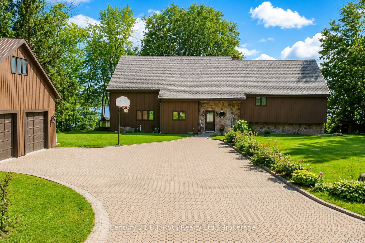 89 MCCRACKIN Avenue, Kawartha Lakes, ON L0K 1W0 photo 2