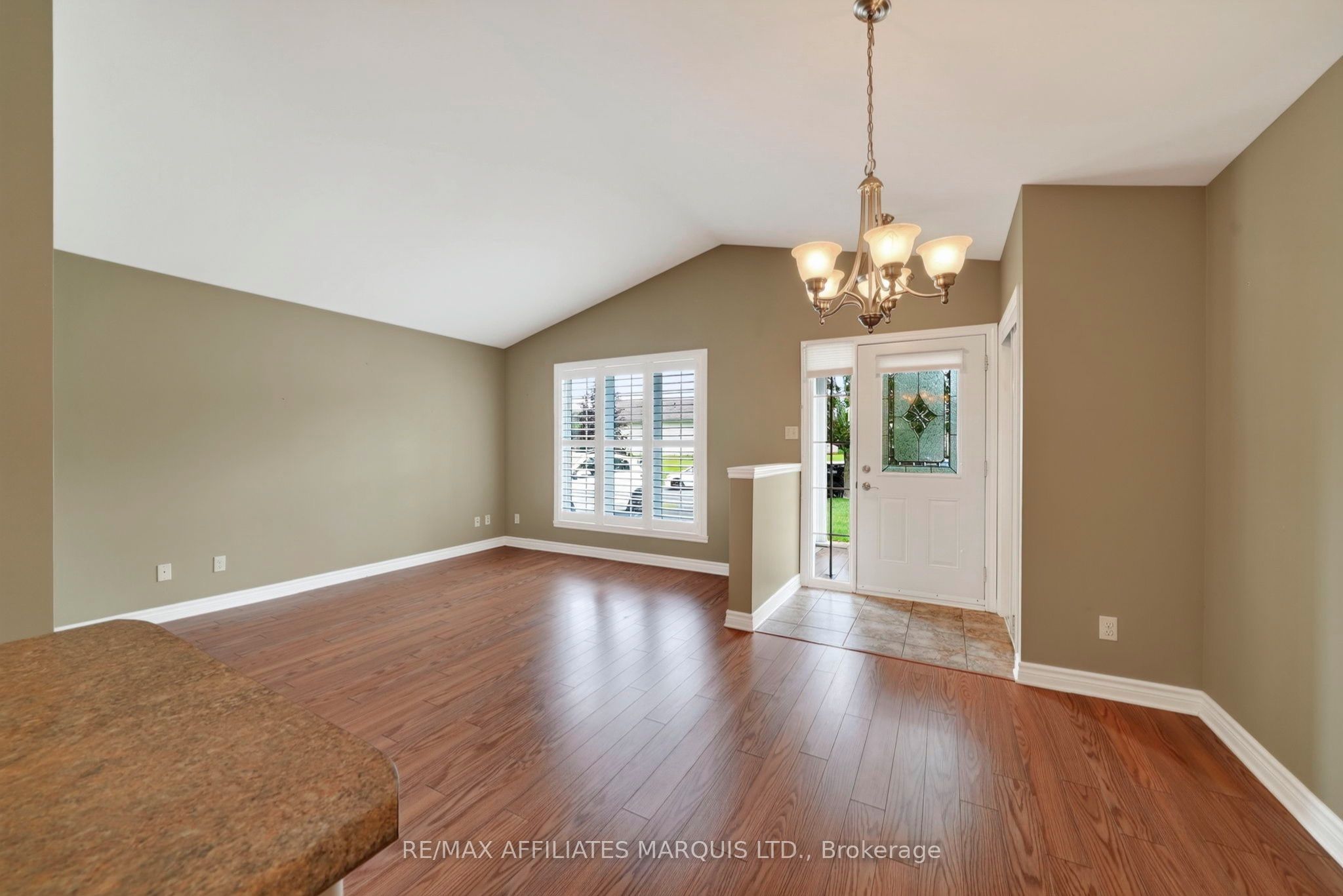 121 Gail Elizabeth Court, Cornwall, ON K6H 0A7 photo 3