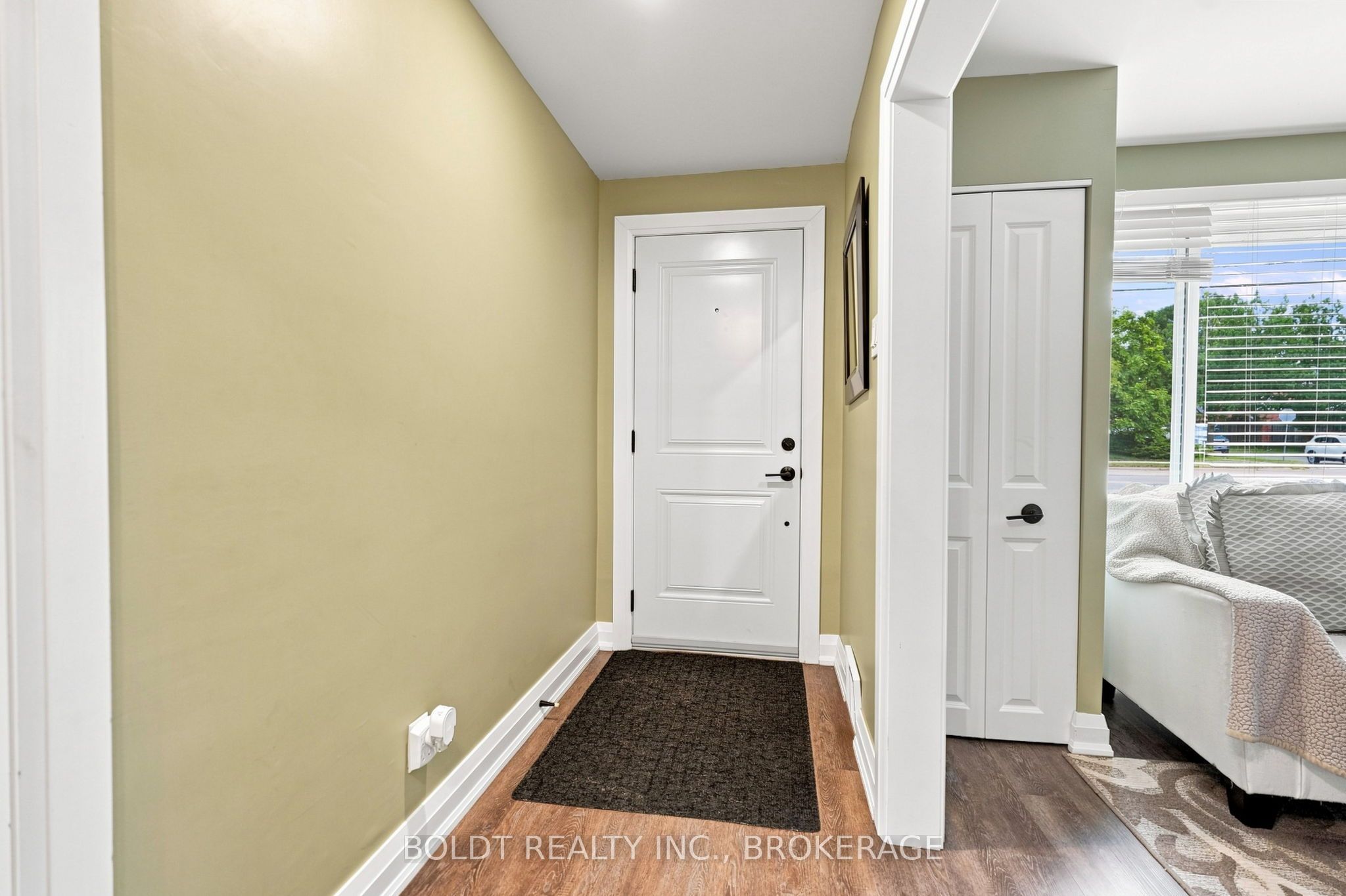8166 Thorold Stone (Main) Road, Niagara Falls, ON L2H 1A6 photo 3