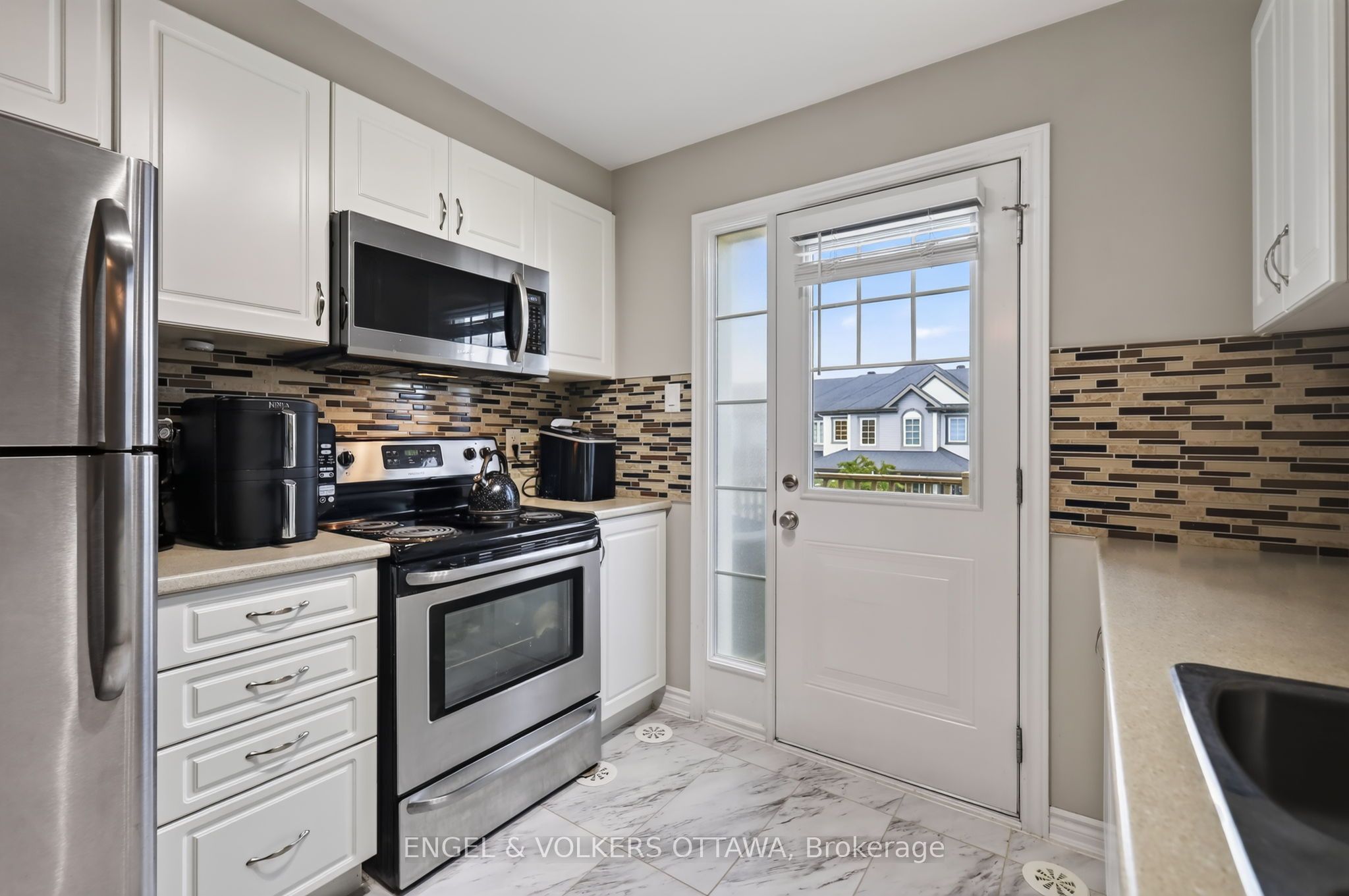 380 SWEET GRASS Circle, Barrhaven, ON K2J 5W9 photo 3
