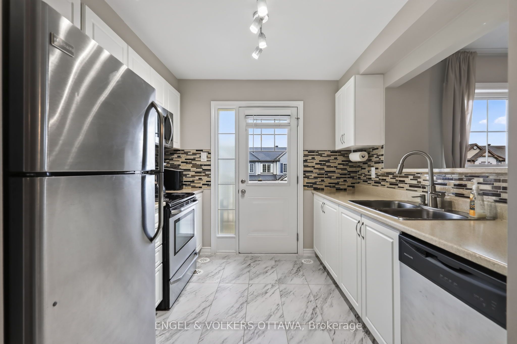 380 SWEET GRASS Circle, Barrhaven, ON K2J 5W9 photo 4
