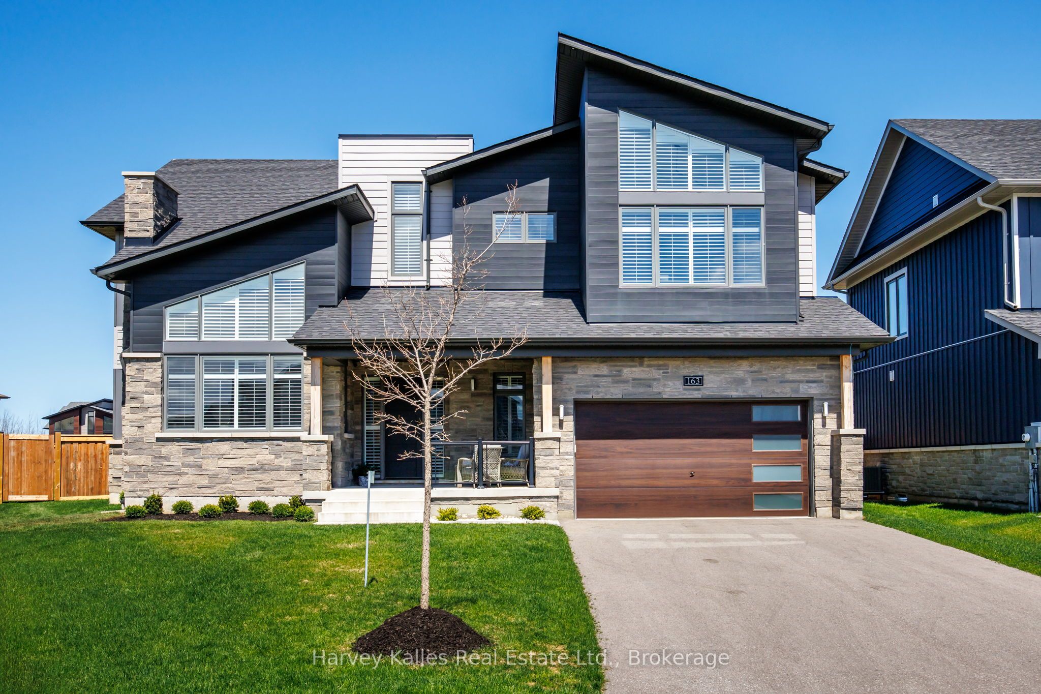 163 Springside Crescent, Blue Mountains, ON L9Y 5L3 photo 2