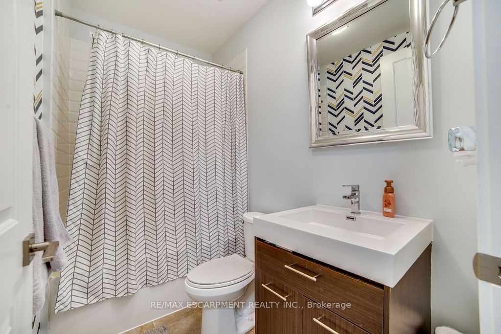 150 Main Street W 810, Hamilton, ON L8P 1H8 photo 4