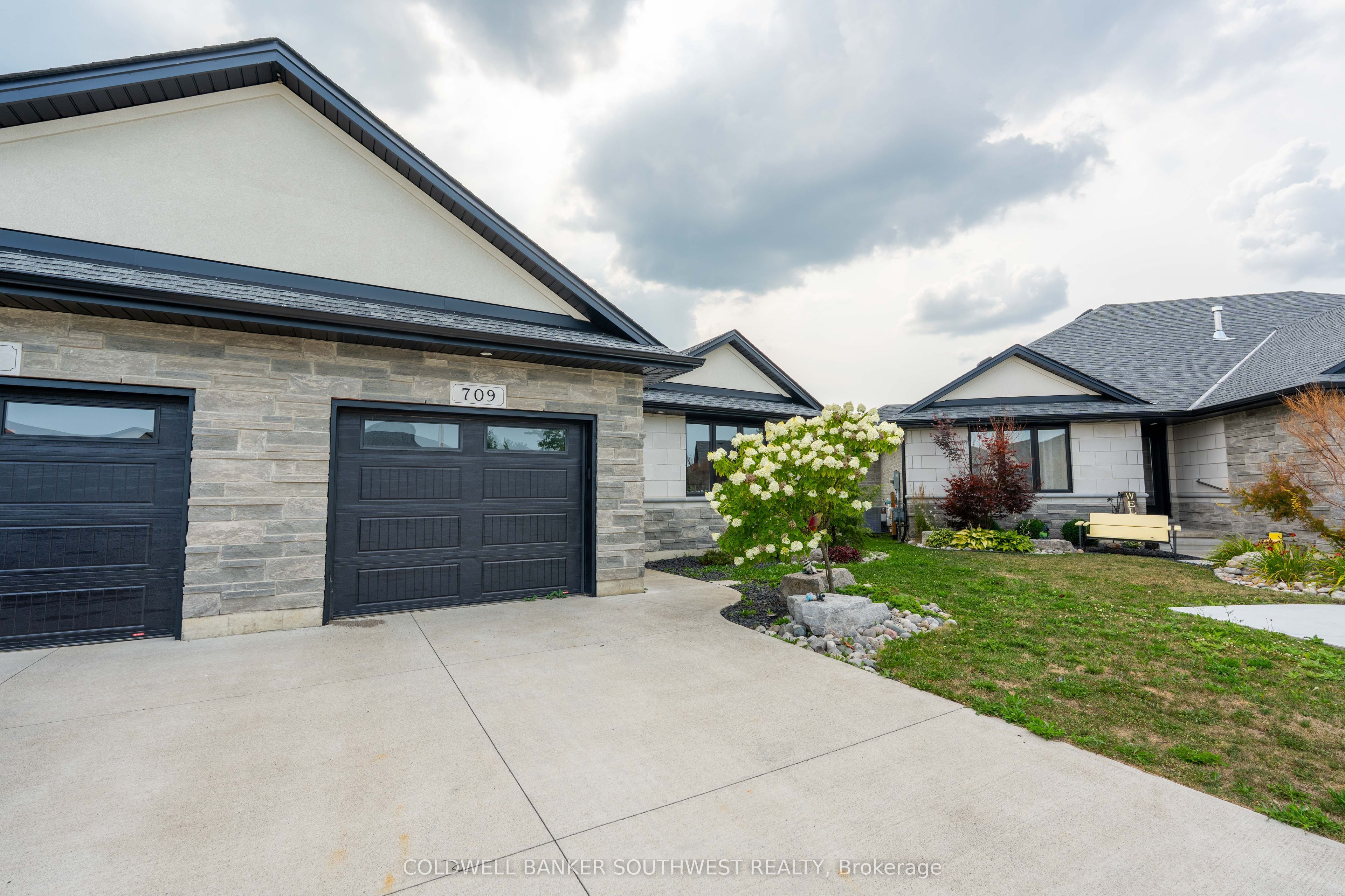 709 Ferdinands Crescent, Sarnia, ON N7W 0B5 photo 2