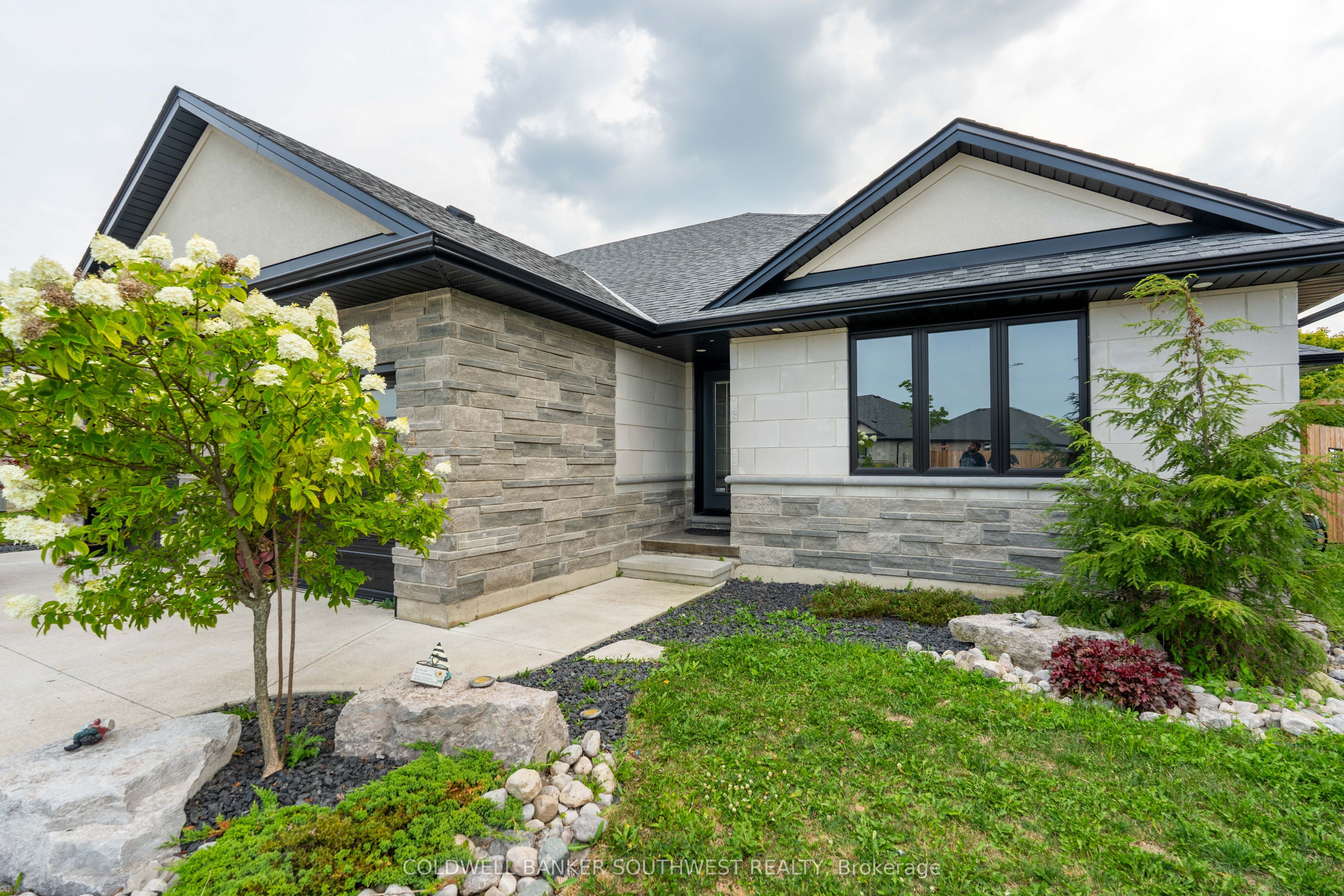 709 Ferdinands Crescent, Sarnia, ON N7W 0B5 photo 3