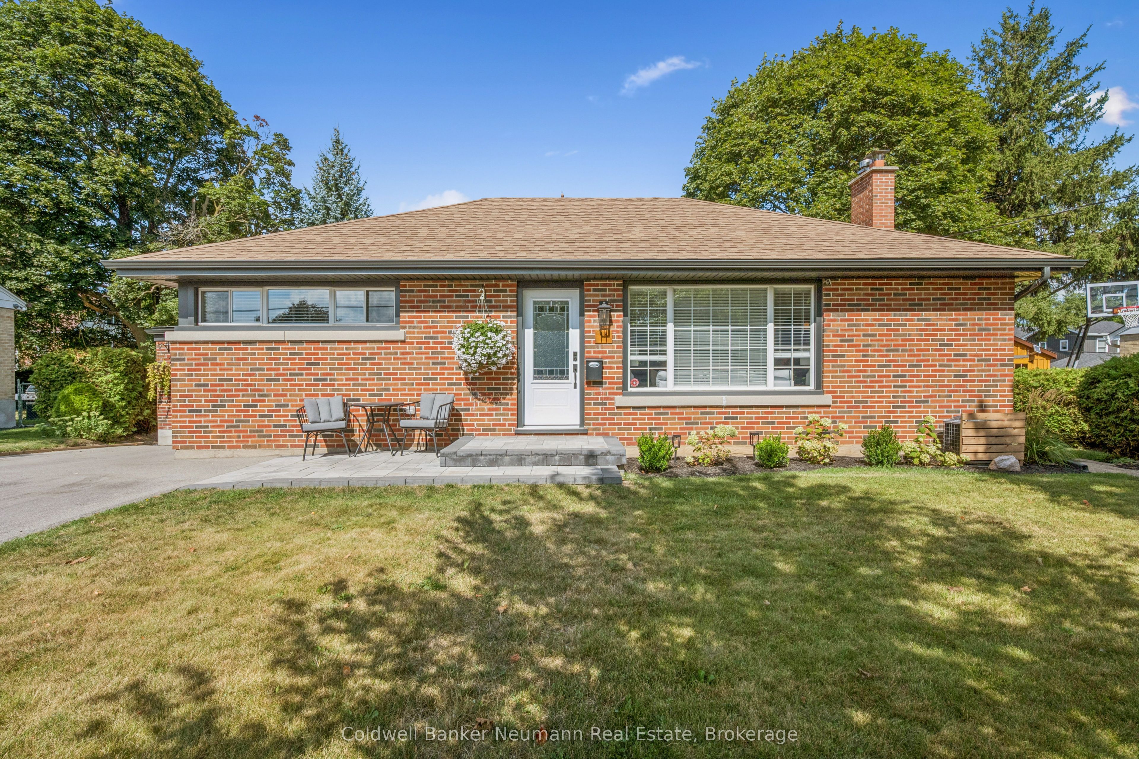 11 WESTERN Avenue, Guelph, ON N1H 6A5