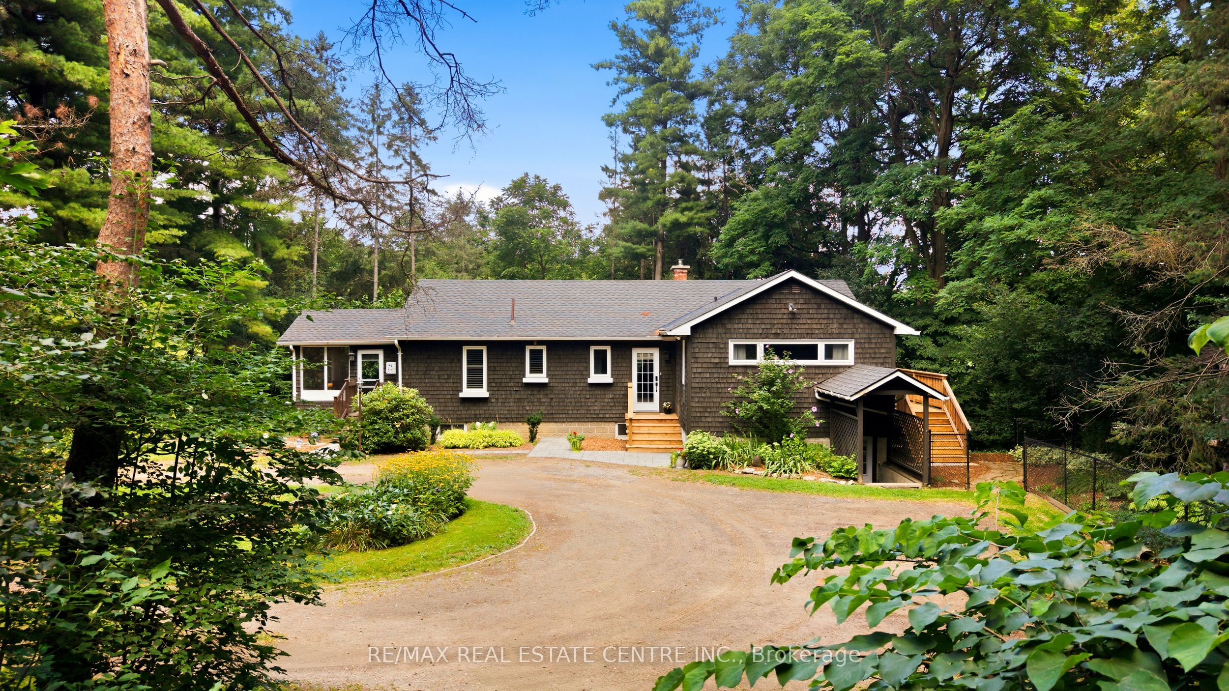 1282 Governors Road, Hamilton, ON L9H 5E3