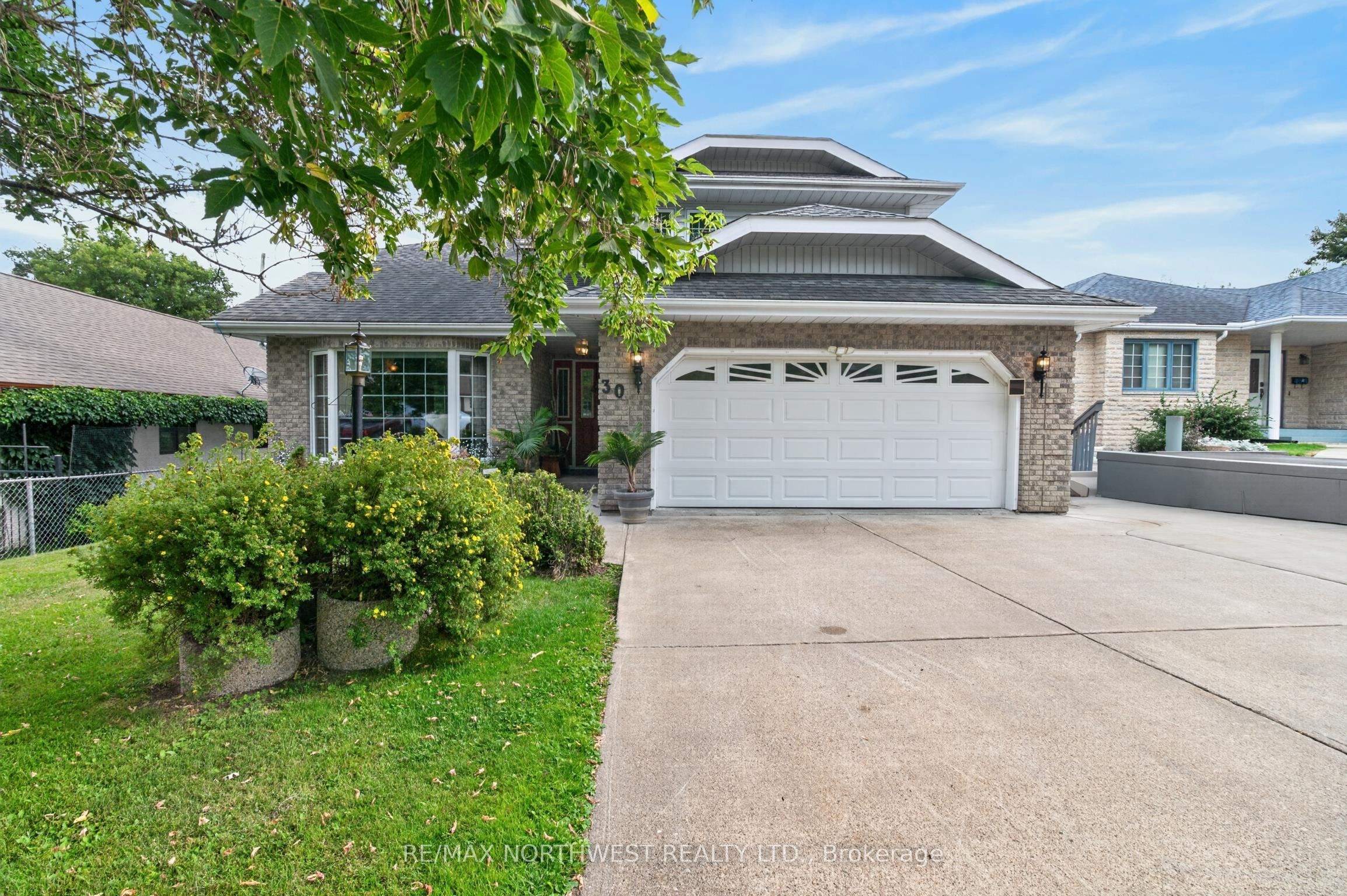 30 Sandstone Place, Kenora, ON P9N 4E3