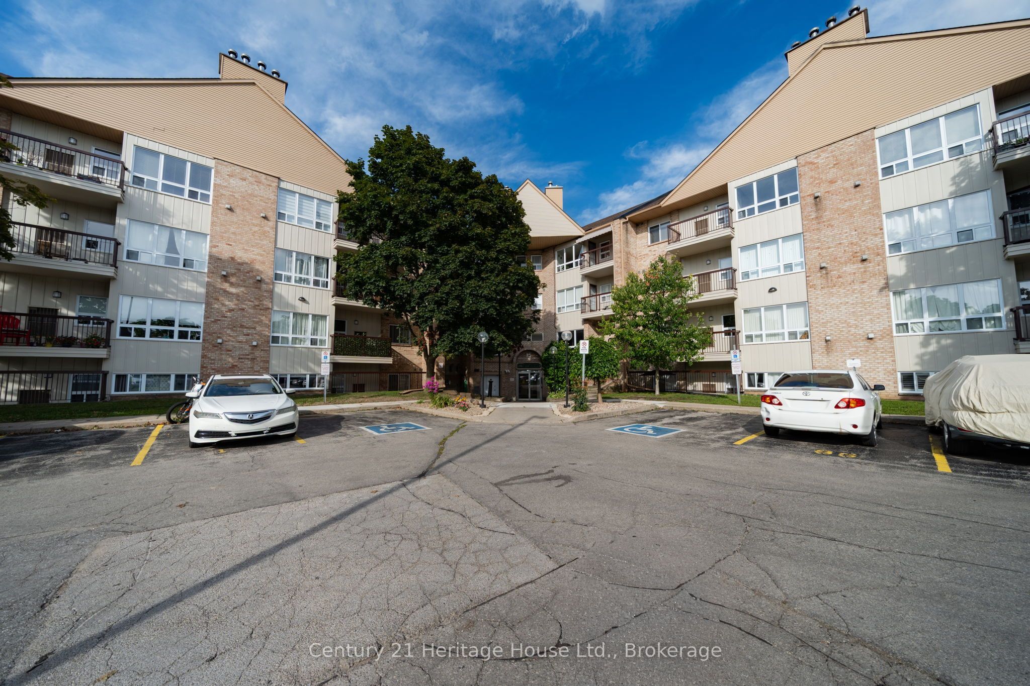 15 Hofstetter Avenue 318, Kitchener, ON N2A 3Z7 photo 3