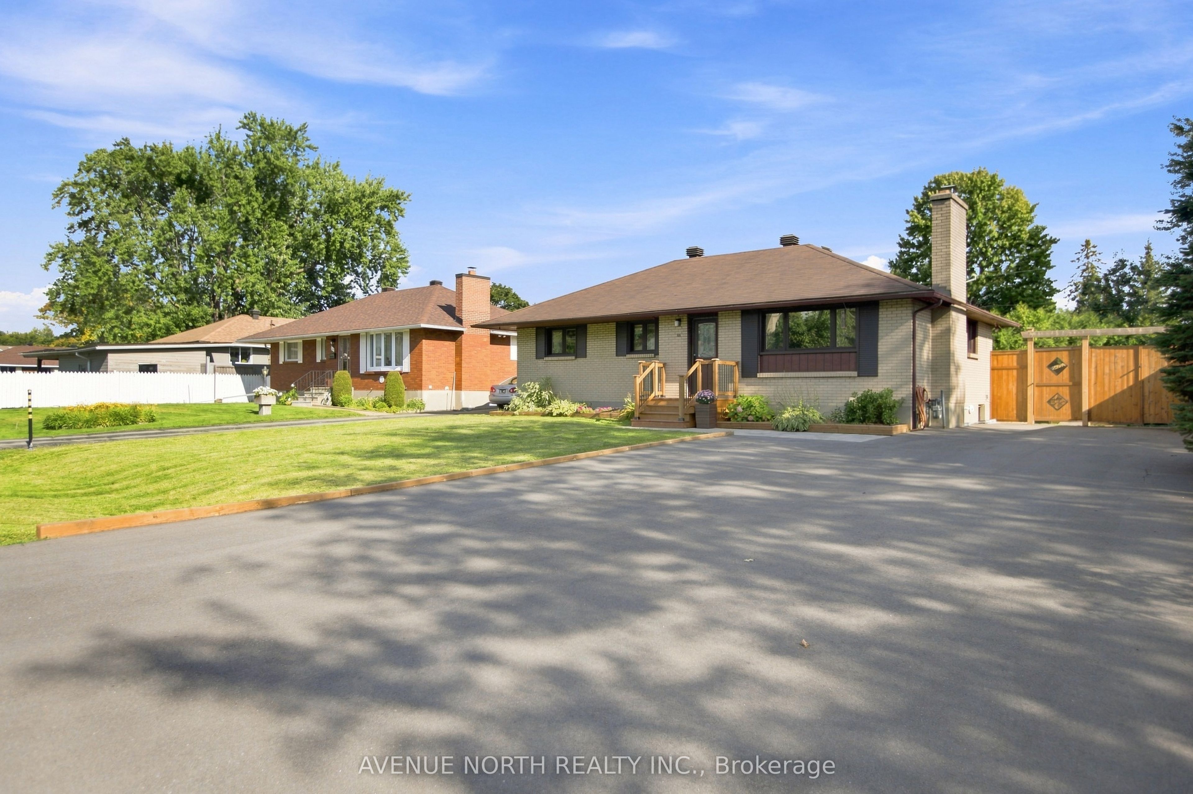 66 Epworth Avenue, Meadowlands - Crestview and Area, ON K2G 2M1 photo 2