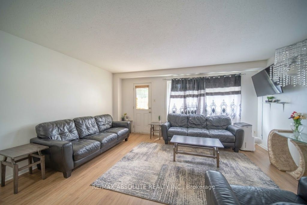 30 E Sonnet Crescent, Bells Corners and South to Fallowfield, ON K2H 8W8 photo 3