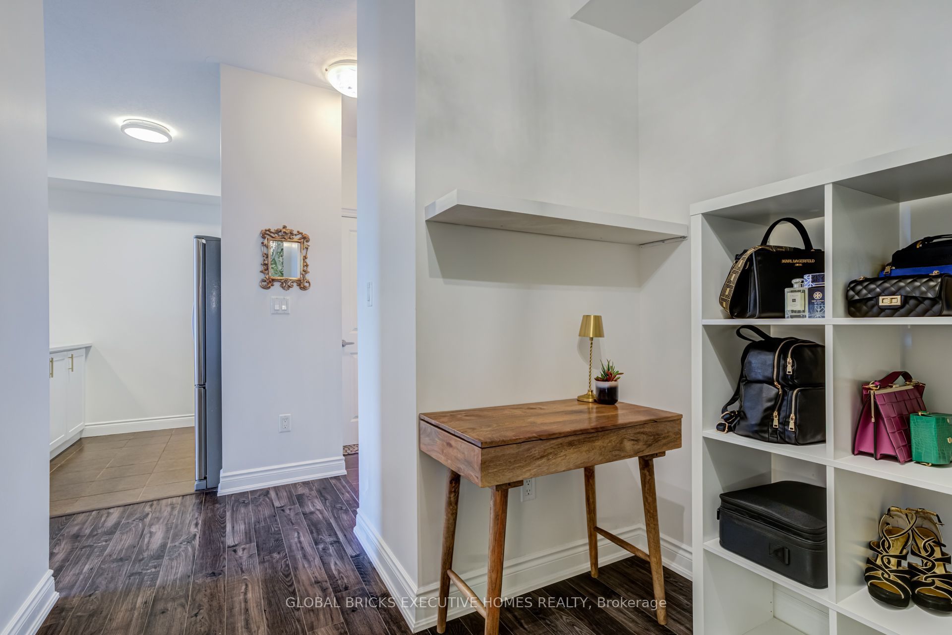 35 Southshore Crescent #106, Hamilton, ON L8E 0J2 photo 4