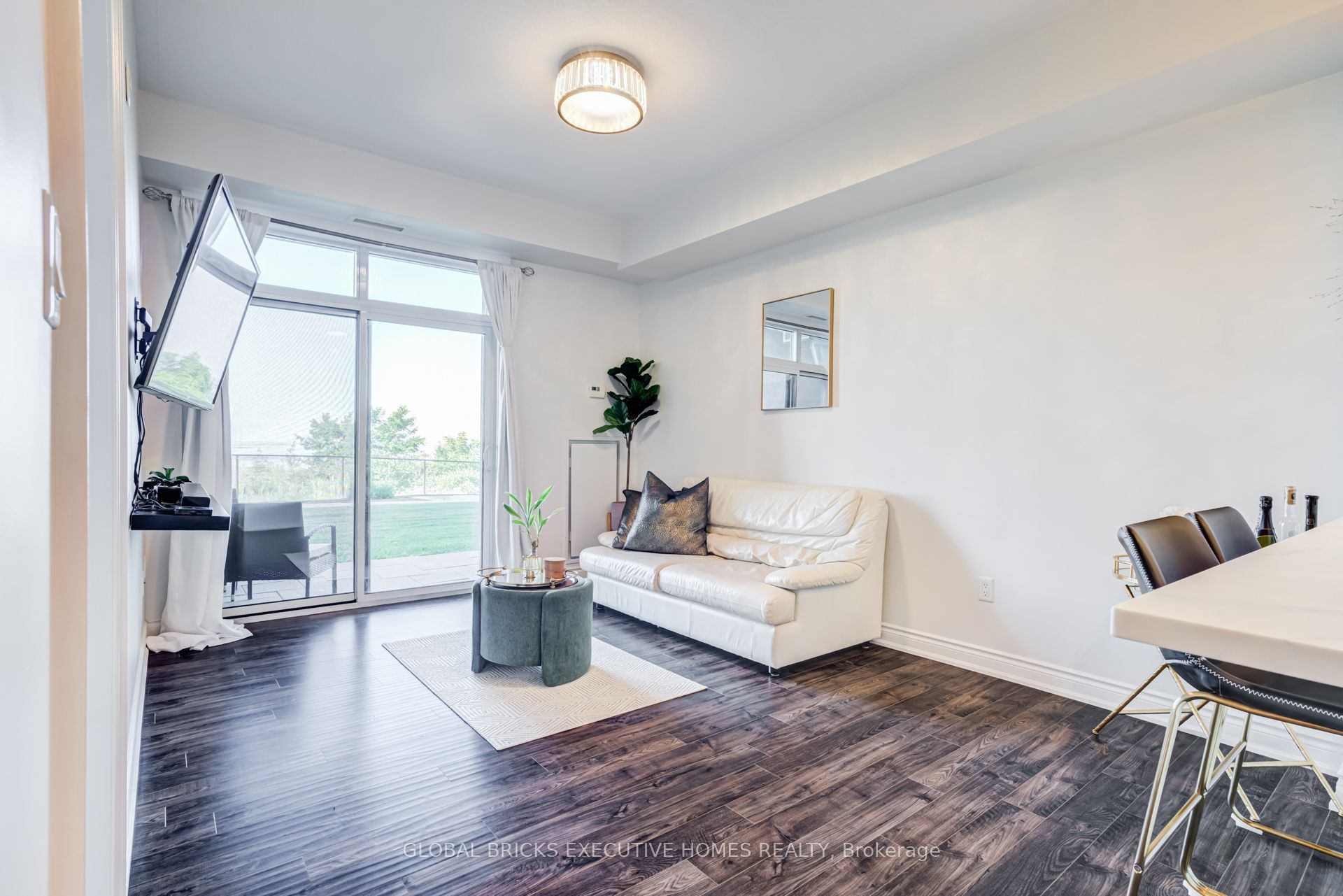 35 Southshore Crescent #106, Hamilton, ON L8E 0J2 photo 5