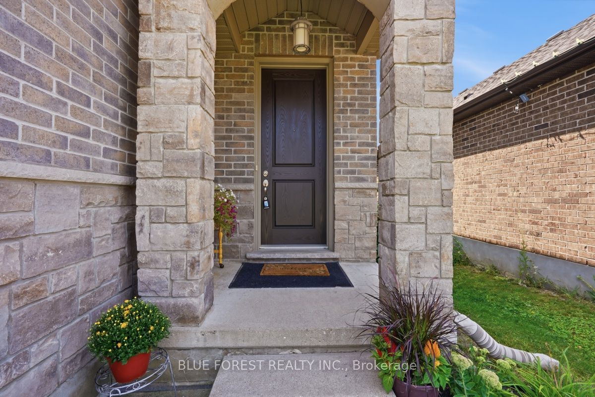 1832 Cherrywood Trail, London North, ON N6H 0E2 photo 3