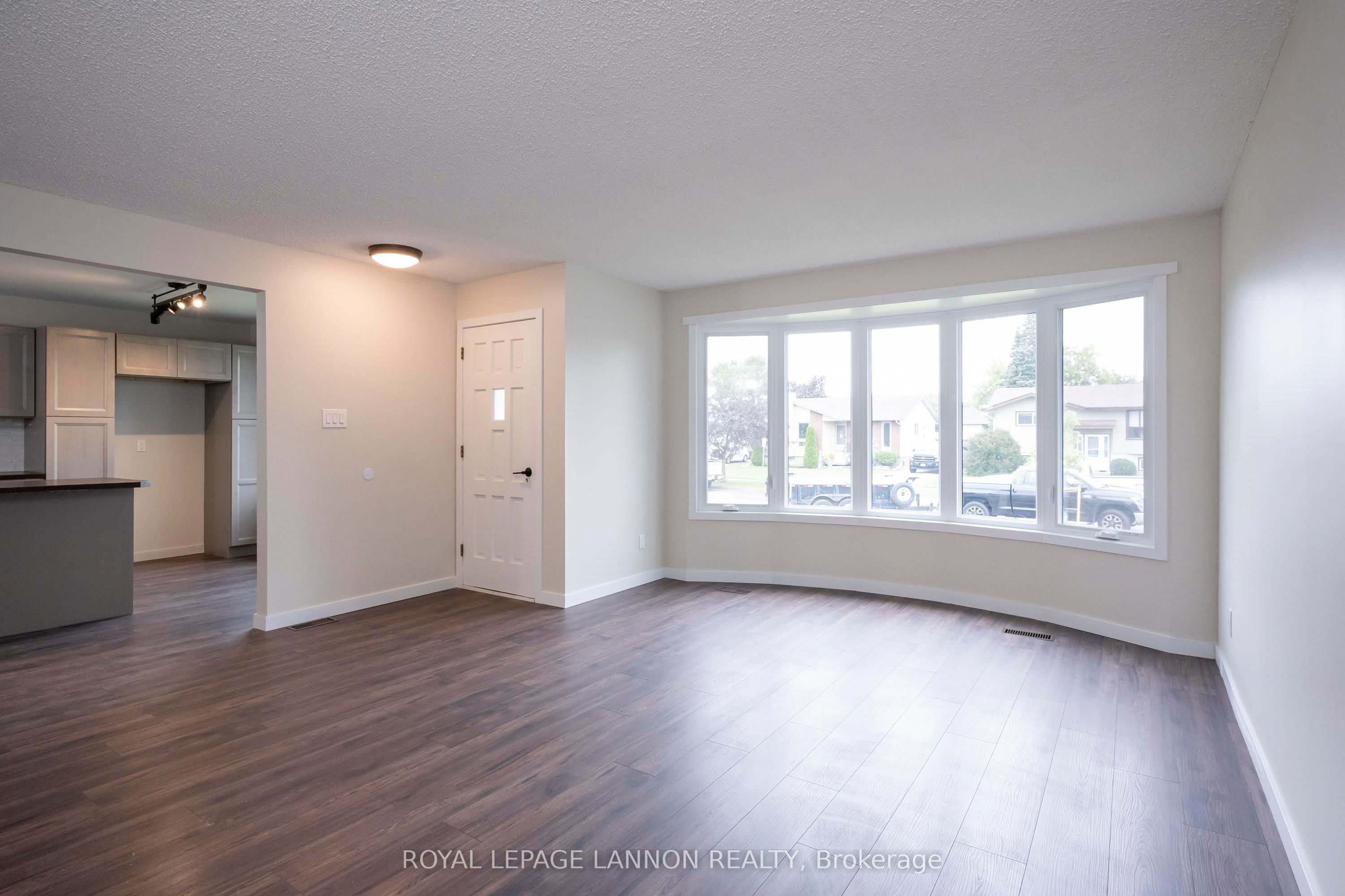 262 Sheridan Cres, Thunder Bay, ON P7C 5M4 photo 3
