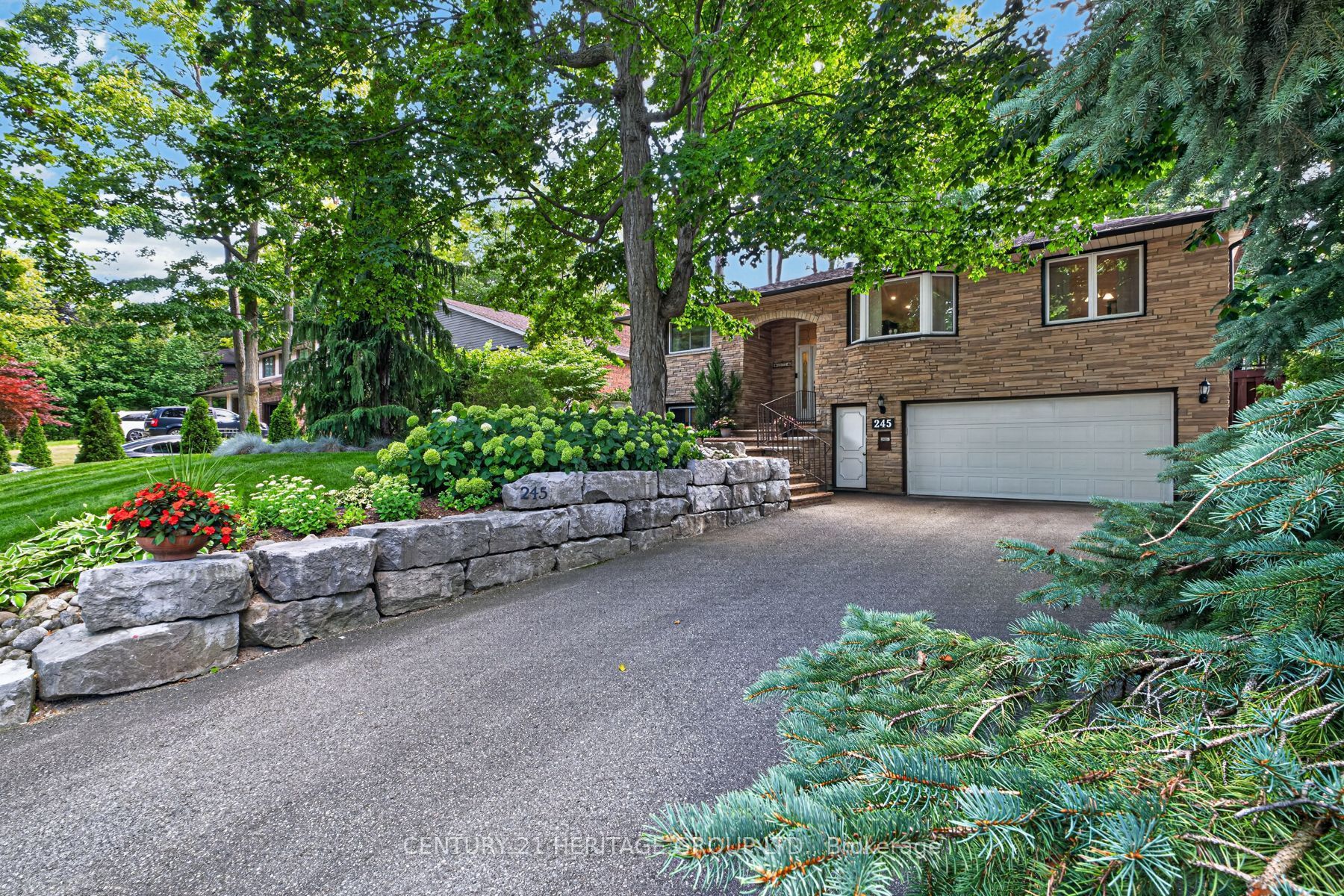 245 Corrie Crescent, Waterloo, ON N2L 5W3 photo 3