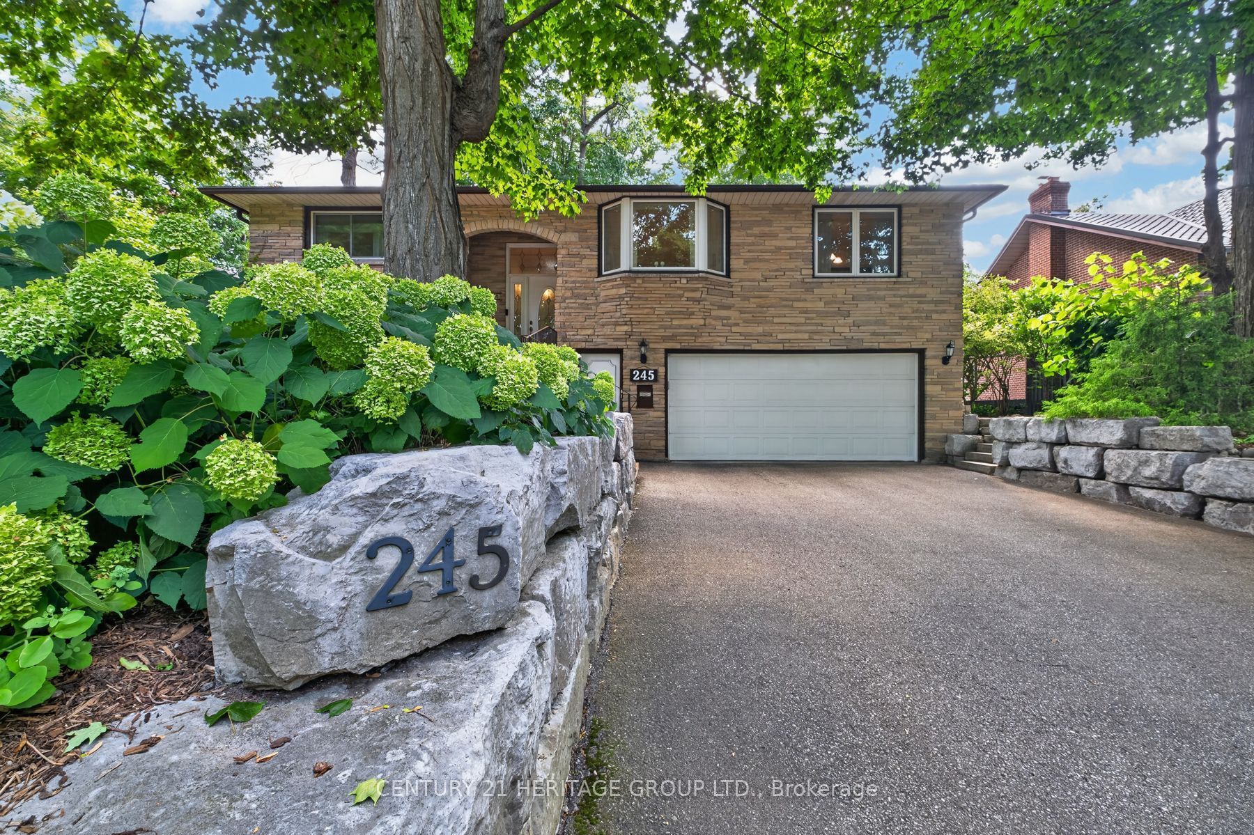 245 Corrie Crescent, Waterloo, ON N2L 5W3 photo 4