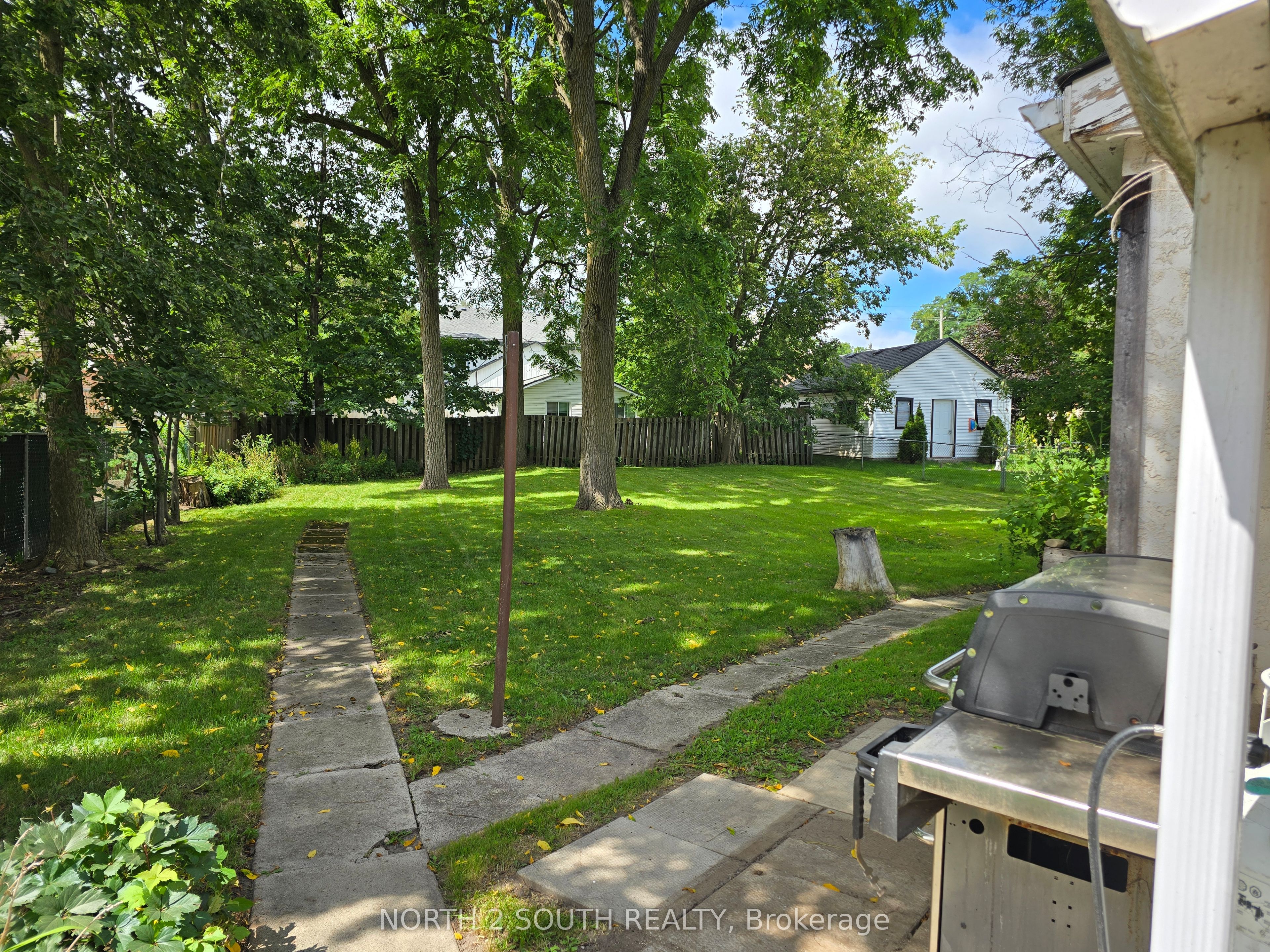 71 Grand River Street S, Brant, ON N3L 2B5 photo 2