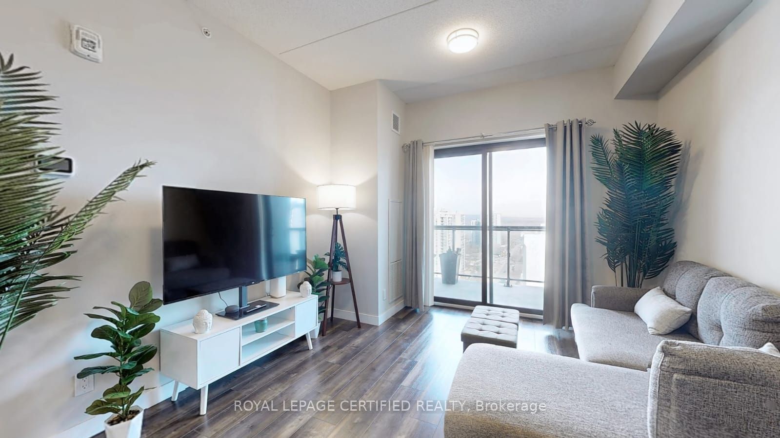 15 Queen Street S 1608, Hamilton, ON L8P 0C6 photo 5