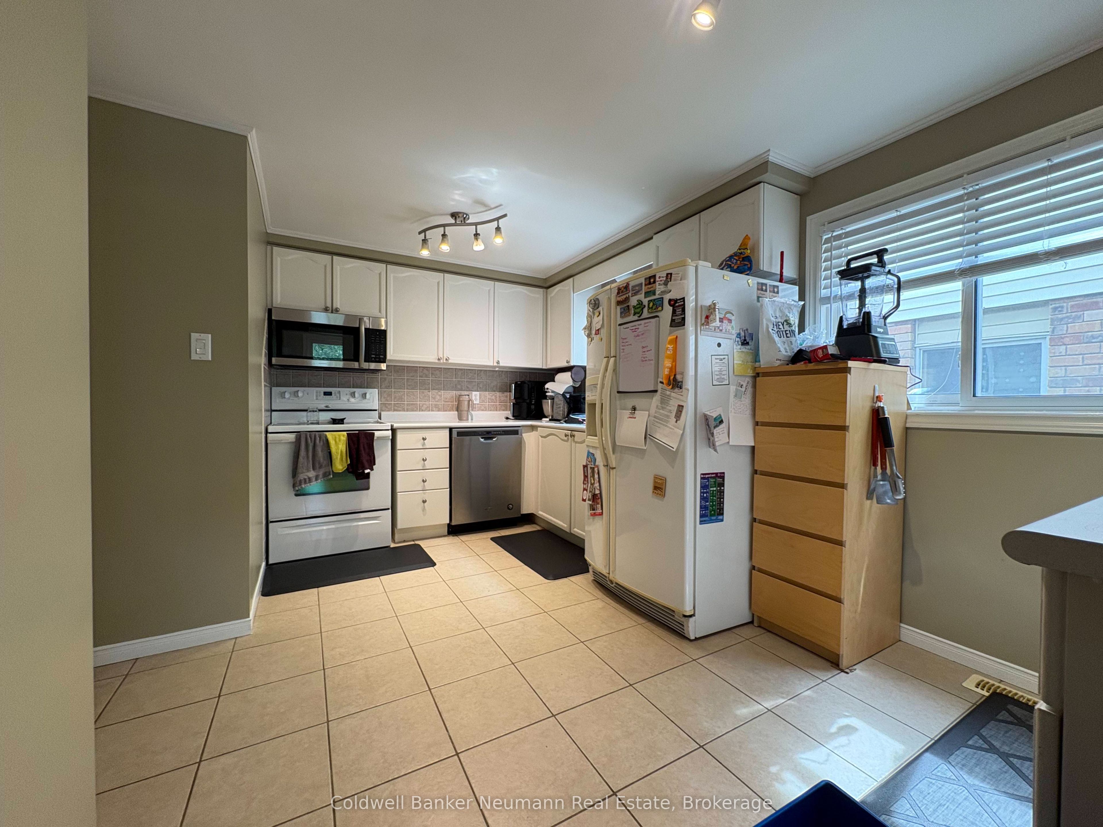 120 Moss Place UPPER, Guelph, ON N1G 4V4 photo 3