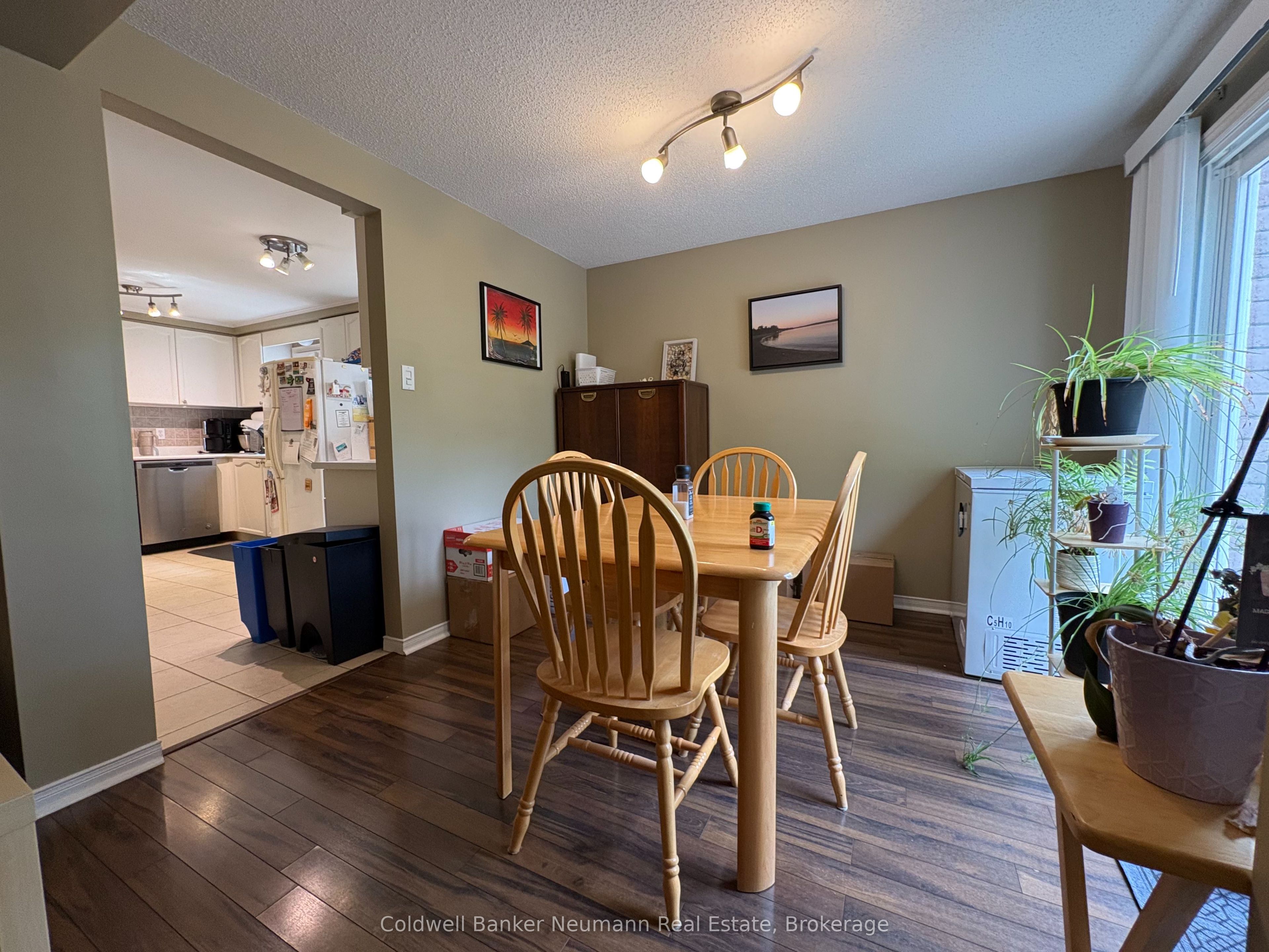 120 Moss Place UPPER, Guelph, ON N1G 4V4 photo 4